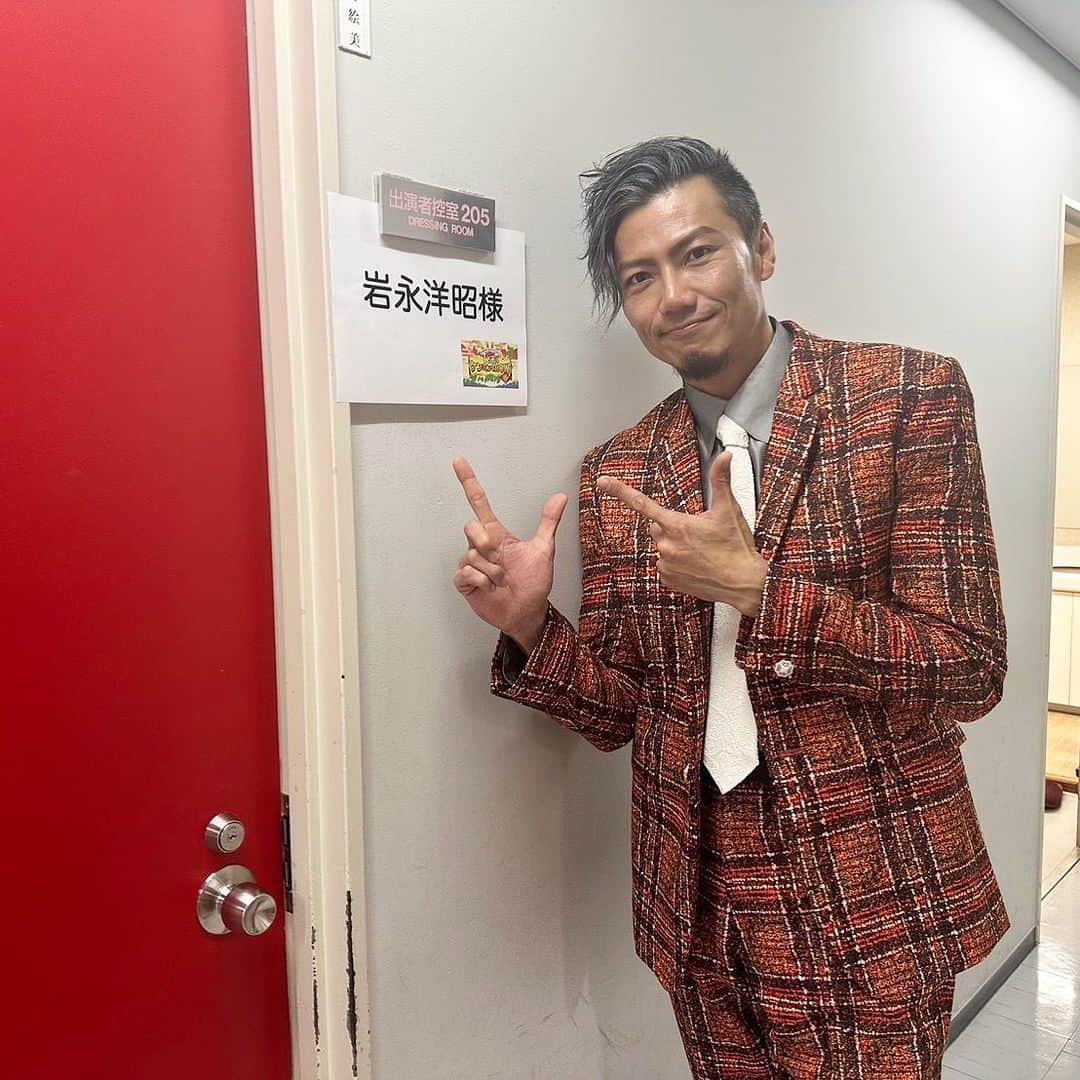 純烈さんのインスタグラム写真 - (純烈Instagram)「🧡 📺読売テレビ/日本テレビ系 ｢秘密のケンミンSHOW極｣  昨日の放送をご覧いただいた皆さま、共演者の皆さま、スタッフの皆さま！ ありがとうございました😊  なかなか聞けない岩永さんの方言もオンエアされていましたね✨  見逃した方やもう一度見たい方は TVerの #見逃し配信 でぜひお楽しみください🤳   #読売テレビ  #日本テレビ系  #秘密のケンミンshow極   #純烈  #岩永洋昭  #ありがとうございました🙏🏻✨」11月10日 20時00分 - junretsu_official