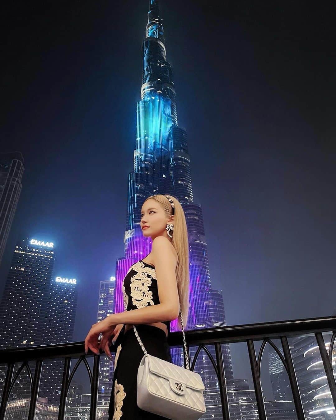 如月れいさんのインスタグラム写真 - (如月れいInstagram)「・ Burj Khalifa、世界で一番高い建物。  #dubai🇦🇪#dubaimall#emaar#burjkhalifa#triptheworld」11月10日 20時10分 - rei_atelier__