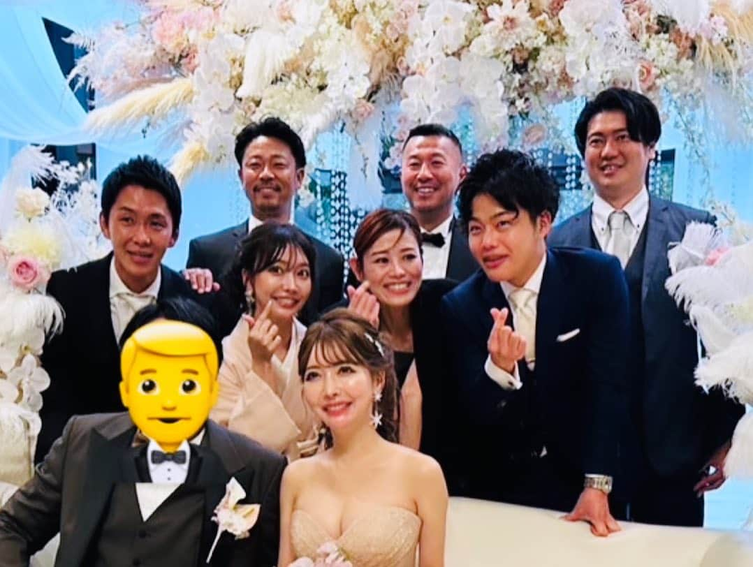 岡本篤志さんのインスタグラム写真 - (岡本篤志Instagram)「結婚式に参列！ 今回はお友達のチカちゃん側で！ . 素敵な旦那様で素敵すぎる結婚式でチカちゃんも幸せそうだった！ 改めて家族愛、兄弟愛を感じる結婚式でした！  感動して感極まりまくりました！ 本当におめでとう㊗️ そしてありがとう！  #結婚式#おめでとう#お幸せに#いつめん #仲間」11月10日 20時10分 - a.okamoto22