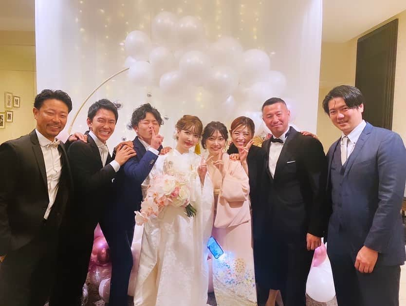 岡本篤志さんのインスタグラム写真 - (岡本篤志Instagram)「結婚式に参列！ 今回はお友達のチカちゃん側で！ . 素敵な旦那様で素敵すぎる結婚式でチカちゃんも幸せそうだった！ 改めて家族愛、兄弟愛を感じる結婚式でした！  感動して感極まりまくりました！ 本当におめでとう㊗️ そしてありがとう！  #結婚式#おめでとう#お幸せに#いつめん #仲間」11月10日 20時10分 - a.okamoto22