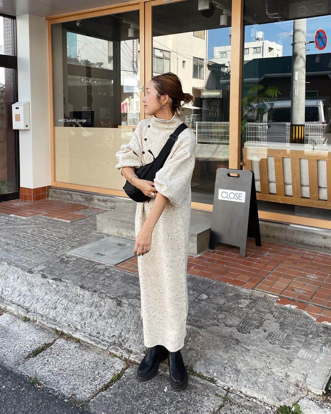 yan___5さんのインスタグラム写真 - (yan___5Instagram)「つぶつぶが可愛いニットワンピ🧶 ロング丈で丈感もちょうどいい！ (160cmでMサイズ着てます)🫶🏻  ワンピ　@bab.showroom  #bab #babcode #ニット #ニットワンピ #zozotownで買える」11月10日 20時10分 - yan___5