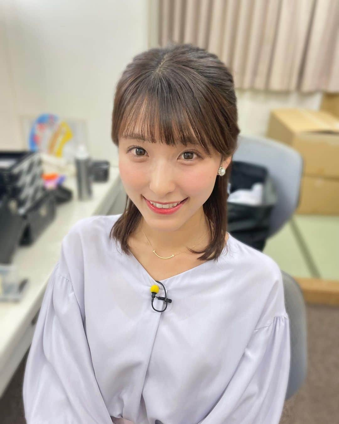 白木愛奈さんのインスタグラム写真 - (白木愛奈Instagram)「土曜版、日曜版の最近の衣装です👗 かわいい色のワンピースに、色々なヘアアレンジをしてもらいました〜😆  ありすさんと土曜版のMCをした時のスタジオ写真も😊 いつもたくさん教えてもらっているのですが、隣にいる時の安定感が、ものすごかったです、、！😢  嘘のような暖かさが続いた県内も、この土日から寒波がやってきます。 みなさん寒さ対策しっかりしてくださいね⛄️  明日は土曜版！よろしくお願いします😊 あさっての日曜版の放送は、おやすみです🙇‍♂️  #とびっきりしずおか土曜版  #とびっきりしずおか日曜版 #アナウンサー衣装」11月10日 20時04分 - shiraki_mana