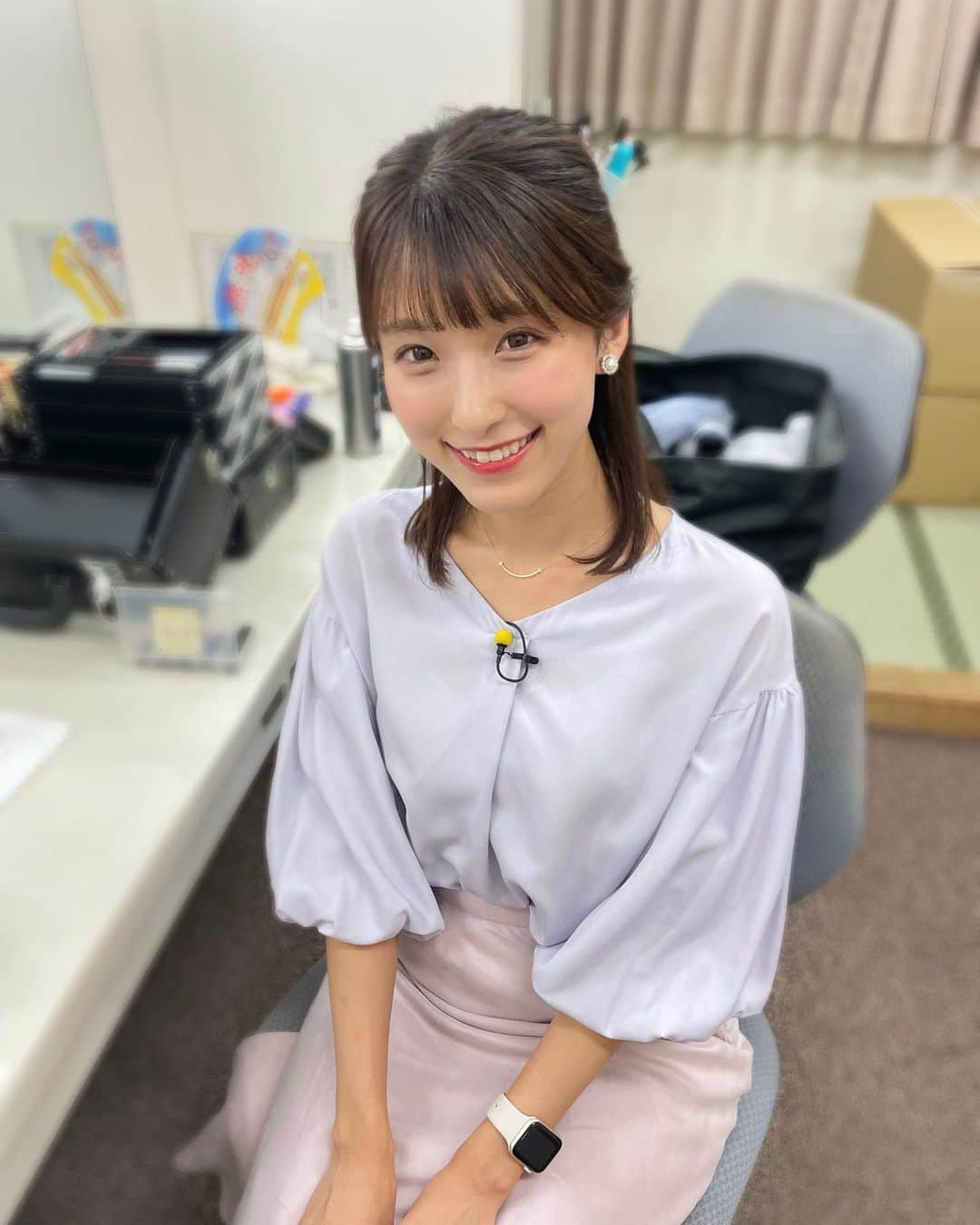 白木愛奈さんのインスタグラム写真 - (白木愛奈Instagram)「土曜版、日曜版の最近の衣装です👗 かわいい色のワンピースに、色々なヘアアレンジをしてもらいました〜😆  ありすさんと土曜版のMCをした時のスタジオ写真も😊 いつもたくさん教えてもらっているのですが、隣にいる時の安定感が、ものすごかったです、、！😢  嘘のような暖かさが続いた県内も、この土日から寒波がやってきます。 みなさん寒さ対策しっかりしてくださいね⛄️  明日は土曜版！よろしくお願いします😊 あさっての日曜版の放送は、おやすみです🙇‍♂️  #とびっきりしずおか土曜版  #とびっきりしずおか日曜版 #アナウンサー衣装」11月10日 20時04分 - shiraki_mana