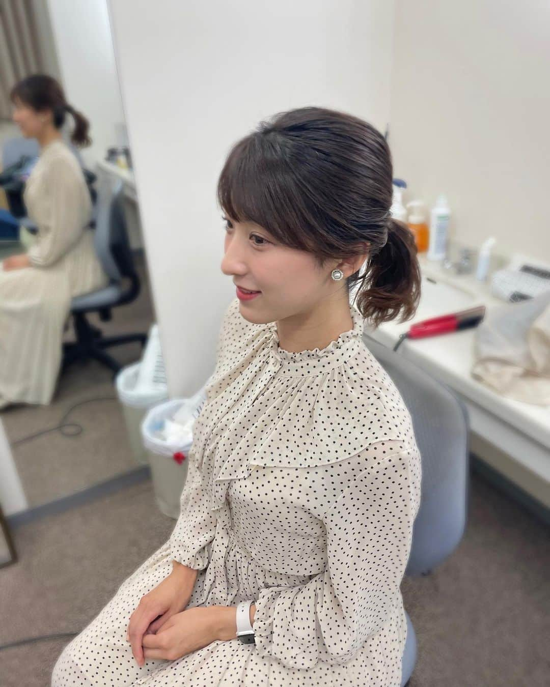 白木愛奈さんのインスタグラム写真 - (白木愛奈Instagram)「土曜版、日曜版の最近の衣装です👗 かわいい色のワンピースに、色々なヘアアレンジをしてもらいました〜😆  ありすさんと土曜版のMCをした時のスタジオ写真も😊 いつもたくさん教えてもらっているのですが、隣にいる時の安定感が、ものすごかったです、、！😢  嘘のような暖かさが続いた県内も、この土日から寒波がやってきます。 みなさん寒さ対策しっかりしてくださいね⛄️  明日は土曜版！よろしくお願いします😊 あさっての日曜版の放送は、おやすみです🙇‍♂️  #とびっきりしずおか土曜版  #とびっきりしずおか日曜版 #アナウンサー衣装」11月10日 20時04分 - shiraki_mana