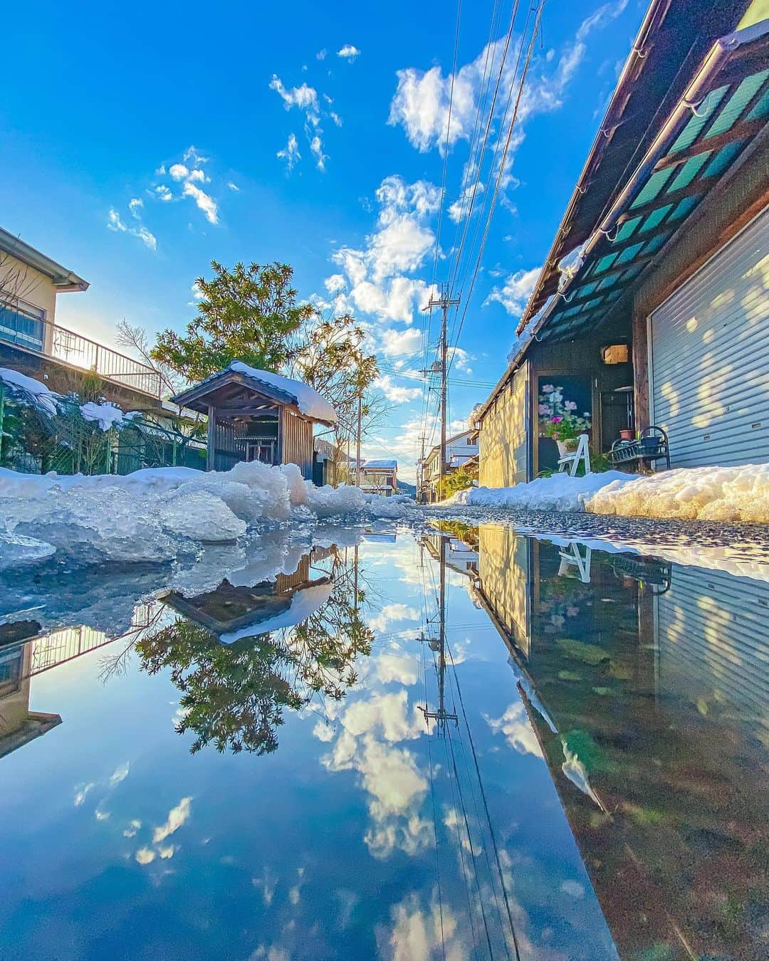 Shotaのインスタグラム：「雪解け水が映し出す世界  The world reflected by melting snow  写真集「何気ない日常をアニメチックに。」Amazon販売中です！ 気になってくださった方は、プロフィールのハイライトよりリンクをご確認いただければと思います！！  Photo book, "Animating the Uncommon Everyday." Now on sale at Amazon!  If you are interested, please check the link from the highlight in my profile!  #アニメチック  #japan #photography #photo #lightroom #blue #kf_gallery #raw_japan #japangem #photo_shorttrip  #photo_travelers  #japan_bestpic_  #japan_photogroup  #japantravelphoto  #lovers_nippon  #best_photo_japan  #photo_map  #5min_japan #look_japan  #tabispo #total_japan #thelifejapan #雲フェチクラブ」