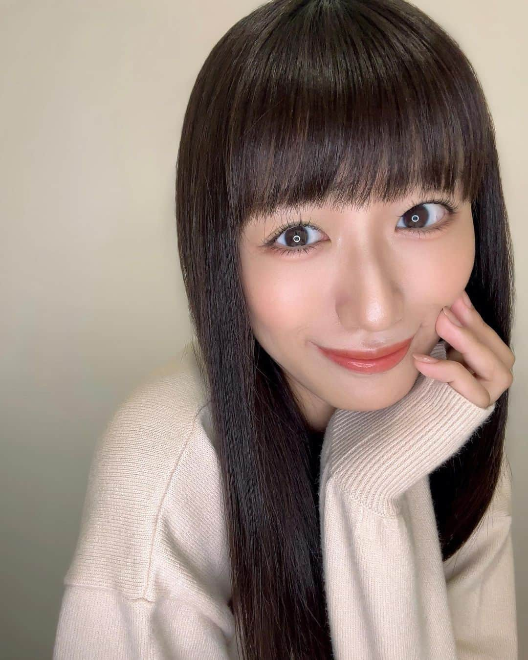 藤田奈那さんのインスタグラム写真 - (藤田奈那Instagram)「＊ 寒い時期は暗髪ロングが好き☃️  💈 @accomplish_salon ✂️ @accomplish_shun   #RHas#RHasトリートメント #ヒト幹細胞 #ミネコラ #ミネコラトリートメント #ミネコラパーフェクト3 #プラチナミネコラ #ミネコラaccomplish #アコンプリッシュ #accomplish代官山 #accomplish #ヘアケア」11月10日 20時18分 - fujitanana_official