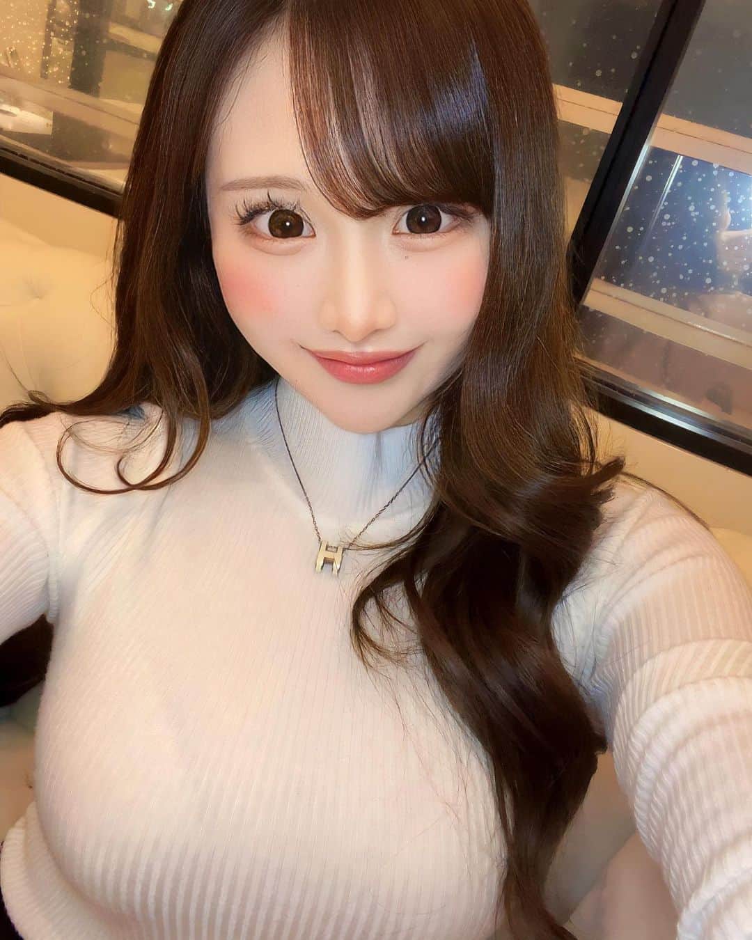 柊まりんのインスタグラム：「歯医者さんに行ってホワイトニングコース予約してきたよ🦷✨️✨️ ⁡ ⁡ ⁡ ⁡ ⁡ ⁡ ⁡ 白い歯に実はずっと憧れてたの🥹✨️✨️ ⁡ ⁡ ⁡ ⁡ ⁡ ⁡ ⁡ ⁡ ⁡ カフェラテとかコーヒー大好きだから、歯磨きしっかりしててもやっぱり気になってたのよね🥲 ⁡ ⁡ ⁡ ⁡ ⁡ ⁡ ⁡ ⁡ ⁡ オフィスホワイトニングとホームホワイトニングの併用にしてみたから白さが期待できるみたい🦷🪥✨ ⁡ ⁡ ⁡ ⁡ ⁡ ⁡ ⁡ ⁡ ⁡ 今日は歯の型取りだけで終了❣️ ⁡ ⁡ ⁡ ⁡ ⁡ ⁡ ⁡ ⁡ これから歯医者さん通うの楽しみだなん🎶🎶 ⁡ ⁡ ⁡ ⁡ ⁡ ⁡ ⁡ ⁡ ⁡ #バルセロナグループ #Fillia #フィリア #札幌 #すすきの #ススキノ #キャバクラ #キャバ嬢 #キャバクラ嬢 #ニュークラブ #ニュークラ #ニュークラ嬢 #キャバ #ラウンジ #ガールズバー #すすきのキャバクラ #すすきのキャバ嬢 #すすきのグルメ #札幌旅行 #北海道旅行 #美人 #美女 #可愛い #可愛い女の子 #銀座 #六本木 #北新地 #錦 #中州 #いいね返し」