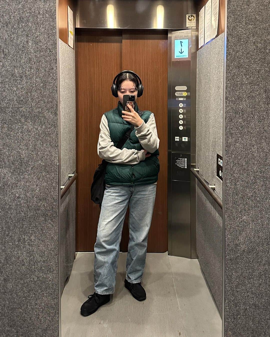 mahoのインスタグラム：「＊最近撮るの鏡しかない . #ootd#メンズライク#シティーガール#シティーボーイ#clarks#llbean#levis#ミリタリーコーデ#outfit#mensfashion#used#classystreetwear#freshfits#outfitoftheday#pauseshots#snobshots#military#cityboy#cityboyootd#whatwewear#whatwelike」