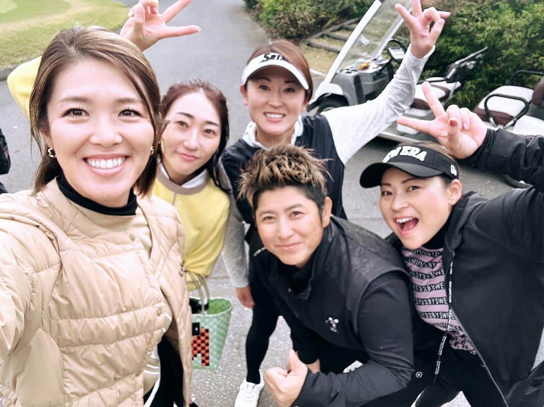天沼知恵子のインスタグラム：「コンペ盛り上げる気合いでパシャリ！！ みんなそれぞれに活躍中！！ 元気でなにより😃 また会おう！^_^  #コンペお疲れ様でした！！ #飯島茜プロ #北田瑠衣プロ  #馬場ゆかりプロ  #甲田良美プロ #天沼でした~  明日はインパクトボディです！！ 🈵^_^ 頑張ろう！！」