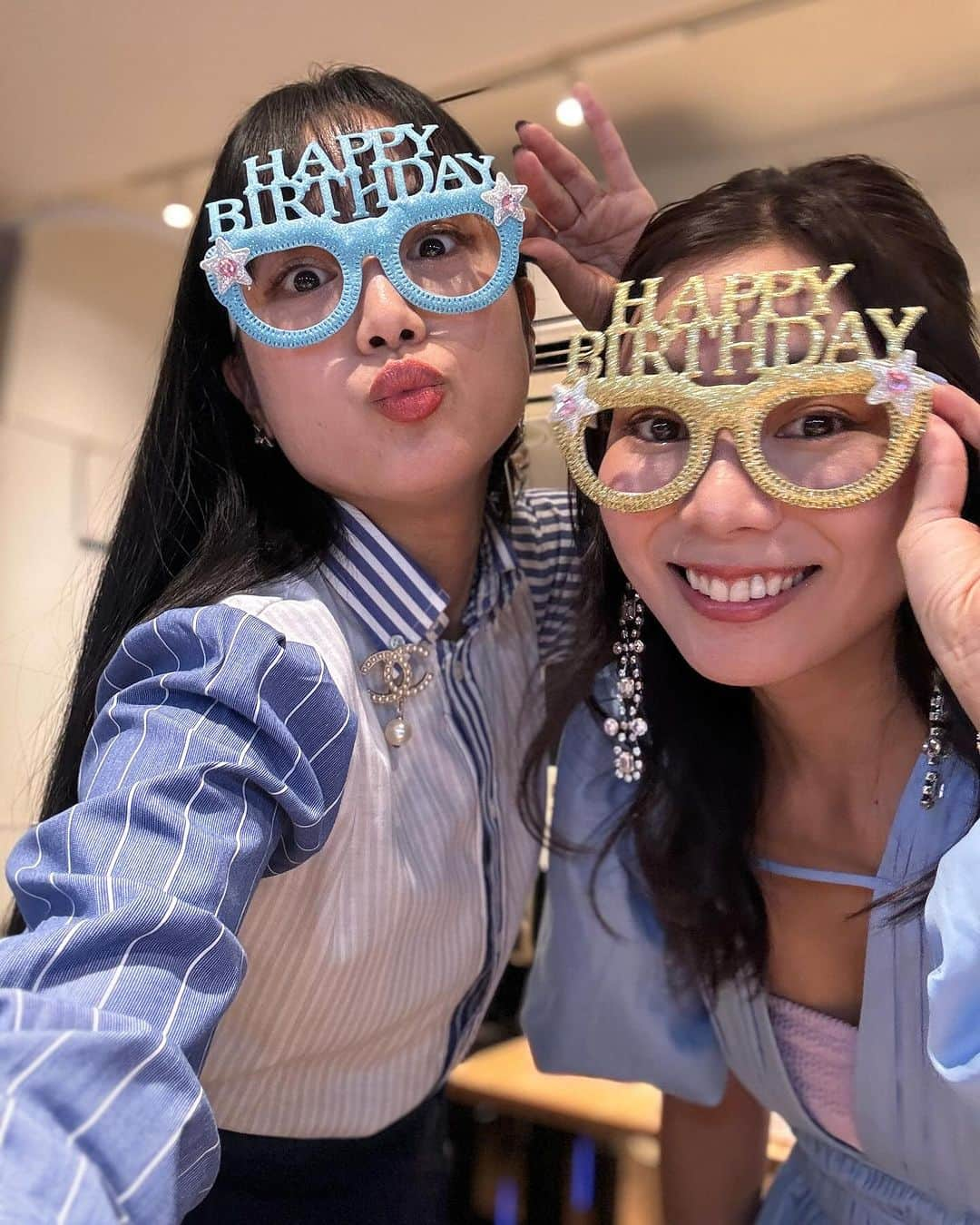 北川富紀子さんのインスタグラム写真 - (北川富紀子Instagram)「Birthday Party💐🎂 RWHC vol.7 @razwald_official   無事に終えて… まず真っ先に、何度でも言わせて頂きたい。  瑠美奈 @ruminamurakami 誕生日おめでとう〜❣️💐 . (↑伝われ🥹) . . 平日にも関わらず遊びに来てくれたみんな‼️ 本当にありがとうございました〜❣️🙌✨ . . ケーキとプレゼントのサプライズ演出も大成功して(？)、  瑠美奈の誕生日イコール『国民の祝日』ということで…  何があってもニコニコみんな笑ってくれてめっちゃ楽しかったです！💖笑 . . 幼少期のバースデーの話も聞けて大盛り上がり盛りしたよ🤣 . . . みんなから直接 イベントの感想も伝えてもらえたり  「いつもYouTube見てるよ」とか 「すごく面白かったよ」って言ってもらったり  「今も昔も綺麗過ぎて震えました！」とは言われなかったり←  とにかく色んな話が出来てめっちゃ嬉しかったです✨☺️ . . (前髪切った効果で似てるって言われたアニメ #僕の心のヤバイやつ ヒロインの"山田"。最終話まで観て必死に共通点を探した結果、食べるのが好きなところ🍙は同じだと思ったよ🤣笑) . . . . お陰様で、みんなのオトナであったかな気持ちを感じられる素敵な時間になりました🌷 . . また次回のイベントで会えるのを楽しみにしています❣️🥳 . . . 最後にお知らせです！  YouTube「TOKI channel」 ゲーム実況のLIMBO#2  がアップされたよー！！ 是非ぜひ観てね！  コメントもお待ちしてます♬ . . #RWHC #村上瑠美奈 #北川都喜子 #代々木ロッジ」11月10日 20時31分 - tokiko_kitagawa_