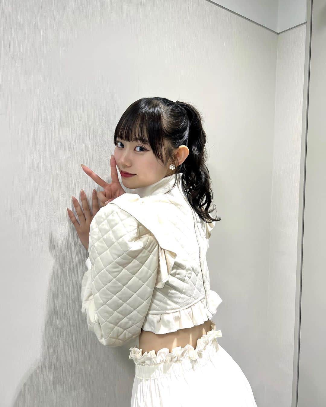 のインスタグラム：「【お知らせ】 本日11/10(金曜)深夜12時45分〜  テレビ朝日「金曜日のメタバース」に出演しております🫶🏻🤍  今どっしりと沼っている「あんスタ」のについて取材をしてきました🎤 取材初めてだったのでぜひ見てください！ いつものオタク本望も見れるかも…？  トップス スカート @lillilly_official」
