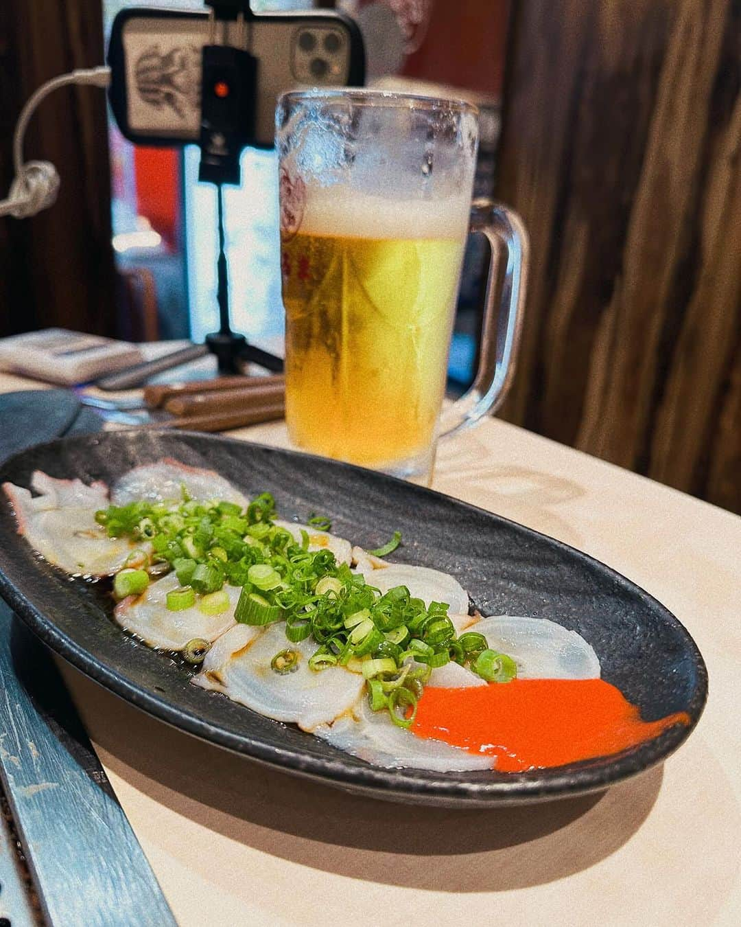 蜂谷晏海さんのインスタグラム写真 - (蜂谷晏海Instagram)「本日のはっちーちゃんねる みてね〜🍺♡ 月島名物もんじゃだるまさんに行ってきたよ🐙🫶 アツアツはふはふは、ビールによく合う🤤 牡蠣🦪バターのバターとろけ具合完璧じゃない？🧈 香りだけでもイケるね🍺 #月島#もんじゃ#ビール#居酒屋」11月10日 20時45分 - hachiyaami