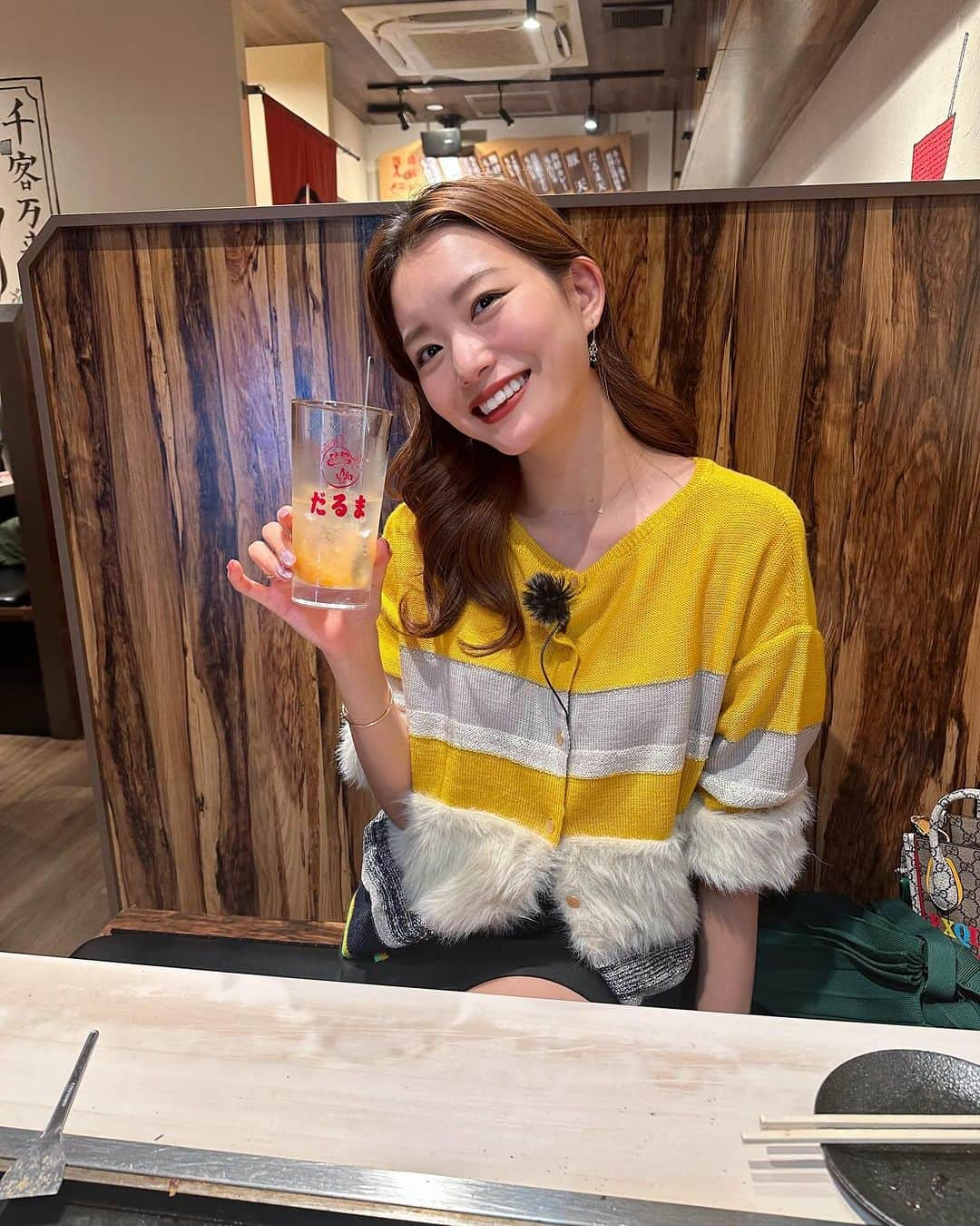 蜂谷晏海のインスタグラム：「本日のはっちーちゃんねる みてね〜🍺♡ 月島名物もんじゃだるまさんに行ってきたよ🐙🫶 アツアツはふはふは、ビールによく合う🤤 牡蠣🦪バターのバターとろけ具合完璧じゃない？🧈 香りだけでもイケるね🍺 #月島#もんじゃ#ビール#居酒屋」