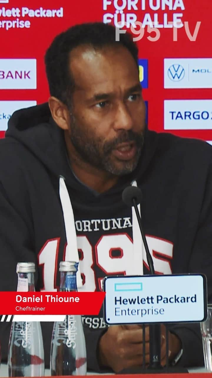 フォルトゥナ・デュッセルドルフのインスタグラム：「🗣️ „Mit einem guten Gefühl in die Länderspielpause gehen“ Die komplette Pressekonferenz mit unserem Chefcoach Daniel #Thioune findet Ihr bei F95TV 📺 • • #f95 #fortuna #PK #SGFF95 #2Bundesliga」