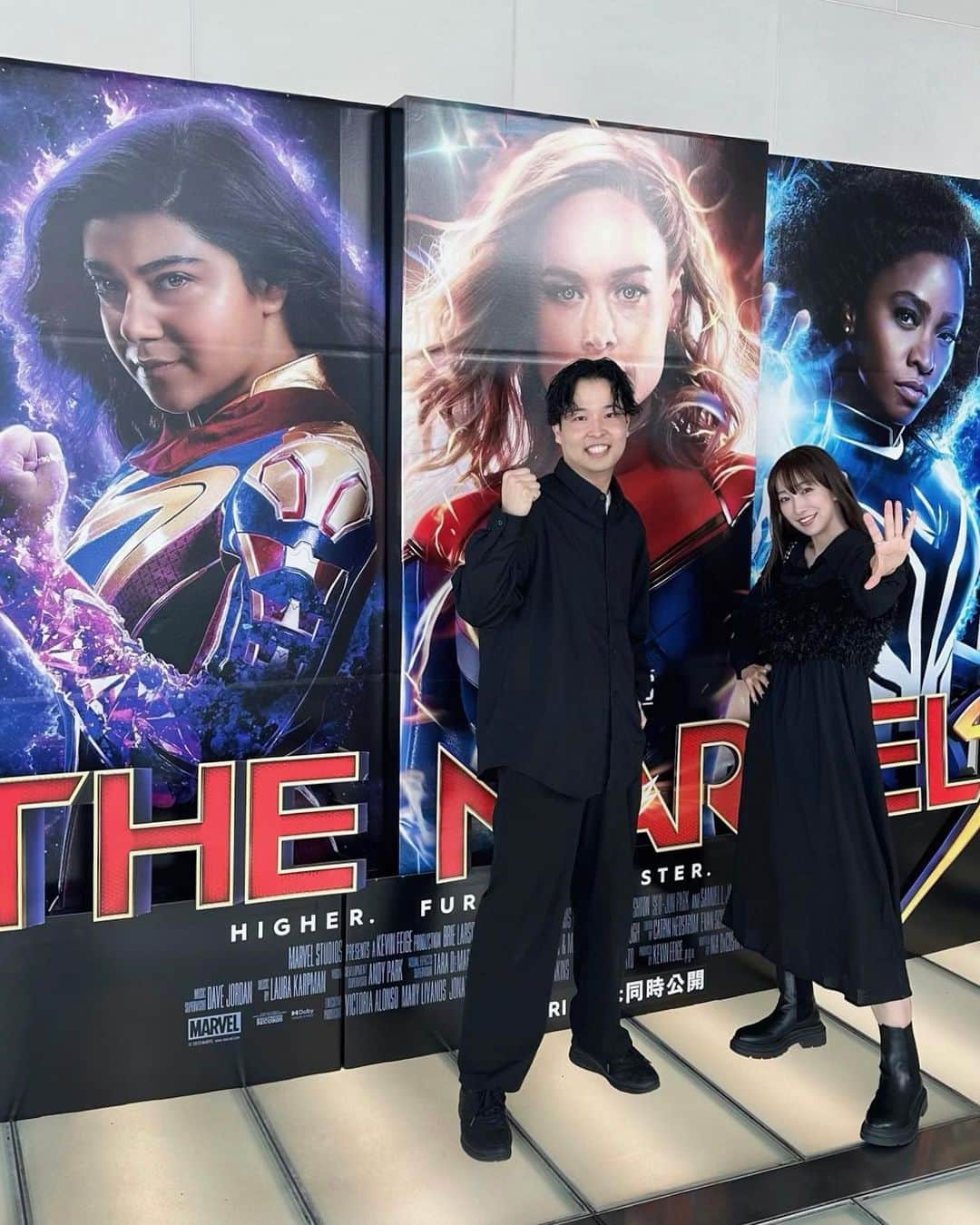 渋谷ジャパンのインスタグラム：「夫婦で大好きなマーベル作品の新作『マーベルズ』の試写を観させて頂きました！！ 息が止まるアクションシーン凄かった！  たくさん猫も登場するので、いつか我が家のスーパーヒーロー(5匹の猫たち)にも見せてあげたい🐈  あと一人で撮った写真なんかめちゃくちゃ弱そう😂  #PR #マーベルズ #アベンジャーズ最強ヒーローの新たな強さ目撃」