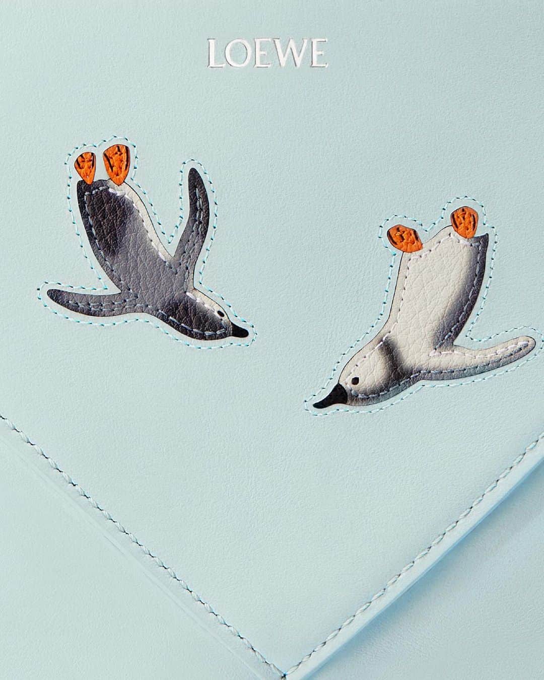 Loeweさんのインスタグラム写真 - (LoeweInstagram)「Pandas, penguins, lemurs, otters, mandragora roots, and their human friends from Suna Fujita's ceramic pieces animate artisan-crafted bags, ready-to-wear, and accessories.  LOEWE will donate part of the proceeds from every LOEWE x Suna Fujita purchase to Save the Children's Education in Emergencies programme, which works to guarantee safe learning environments for children in humanitarian crisis situations around the world.  Available from 16 November in store and on loewe.com  #LOEWE #LOEWEgifts」11月13日 18時00分 - loewe