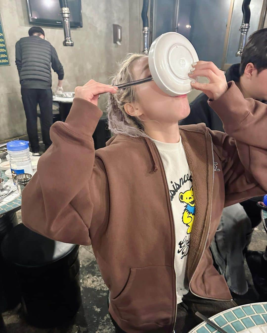 のインスタグラム：「#완밥 #완냉 팀다라는 매일매일이 회식 🍽️🍚🥓🍦🍜😋」