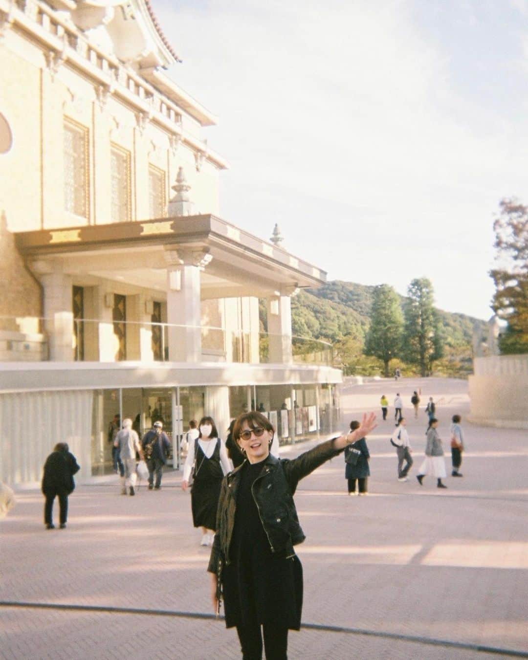 宮司愛海さんのインスタグラム写真 - (宮司愛海Instagram)「束の間の秋は京都へ🍁 古いものと今のものが溶け合い共存する京都の街が好きです。 明日からぐっと寒くなるようですのでみなさまお身体に気をつけてくださいね。  #秋どこ」11月10日 20時44分 - manami_miyaji