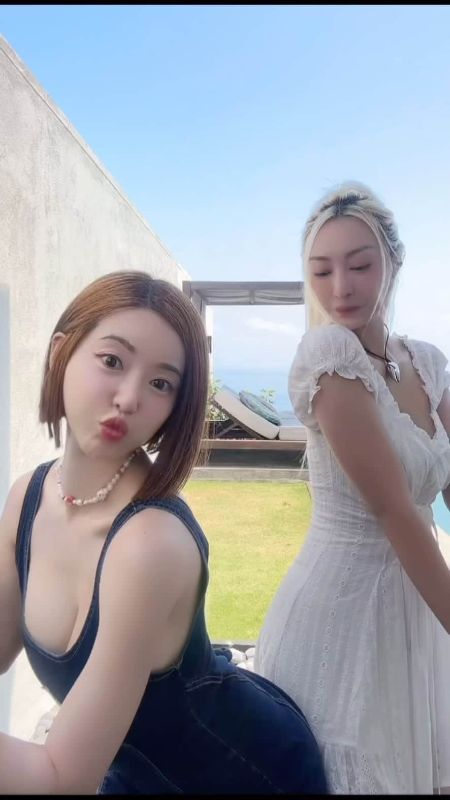 Dj Sodaのインスタグラム：「@vee.everyday 원피스 귀엽지?😘Adoring this dress, and guess what? This darling brand is stealing hearts with a delightful sale! 👗💕✨」