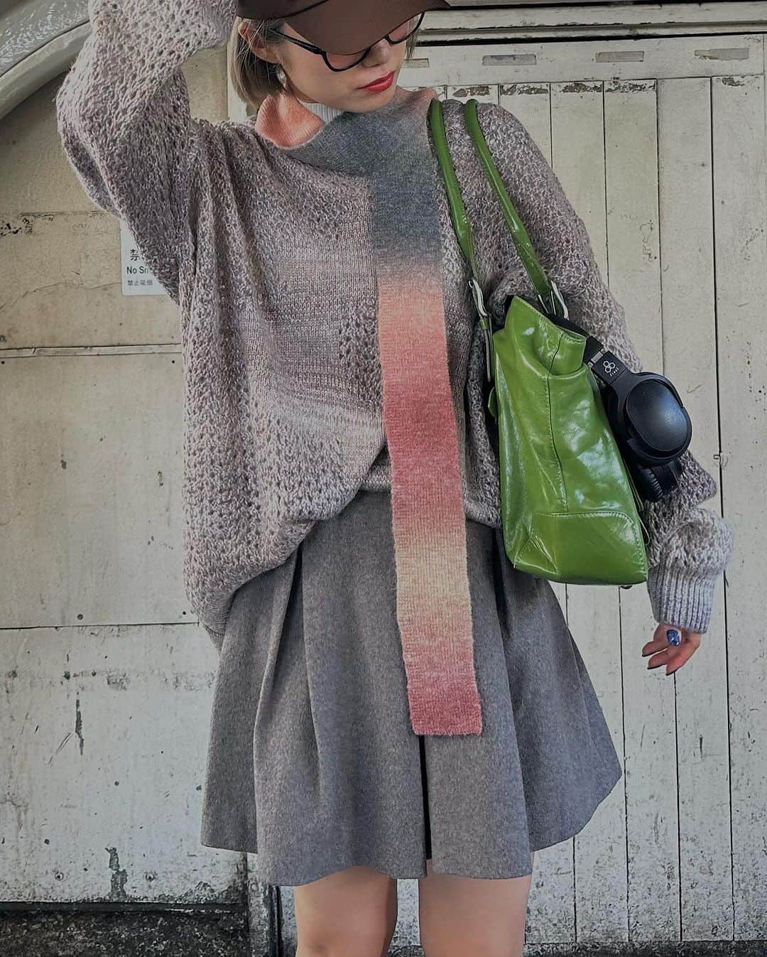 相羽瑠奈さんのインスタグラム写真 - (相羽瑠奈Instagram)「🫑 🩰 ☕️ 🩶  cap / sweater / knit scarf @piscess_official @hana_official.kr #pr skirt @miumiu / bag #used」11月10日 20時48分 - rone.runa
