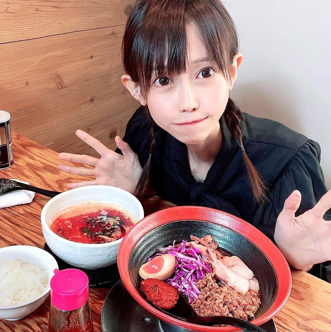 おごせ綾さんのインスタグラム写真 - (おごせ綾Instagram)「延長決定‼‼  新潟「第六」のラーメンを作ろうという壮大な企画、#鬼ラーメンプロジェクト が、大好評のため年末まで延長になりました‼😳✨✨  激辛唐辛子「鬼殺し」を使った辛〜いラーメンを、あの人気店10店舗が特別に開発❗  10種類全部食べてきましたよ〜どれも個性たっぷりでほんと美味しかった❗  まだまだ食べられるので、皆さんも年内にぜひぜひ☺️❤️  #鬼ラーメン #鬼殺し #ラーメン #新潟ラーメン女子 #最愛新潟ラーメンcp #おごせ綾 @furumachi_isshow  @ogkyamakido_ogikawa  @aishin_honten  @niigataywk  @kathidokiya  @ishiyakitsukemen.tsunagu  @sanbanmenomusume_1116  @menya_ajikura  @hoseimaru」11月10日 20時49分 - ogose0123