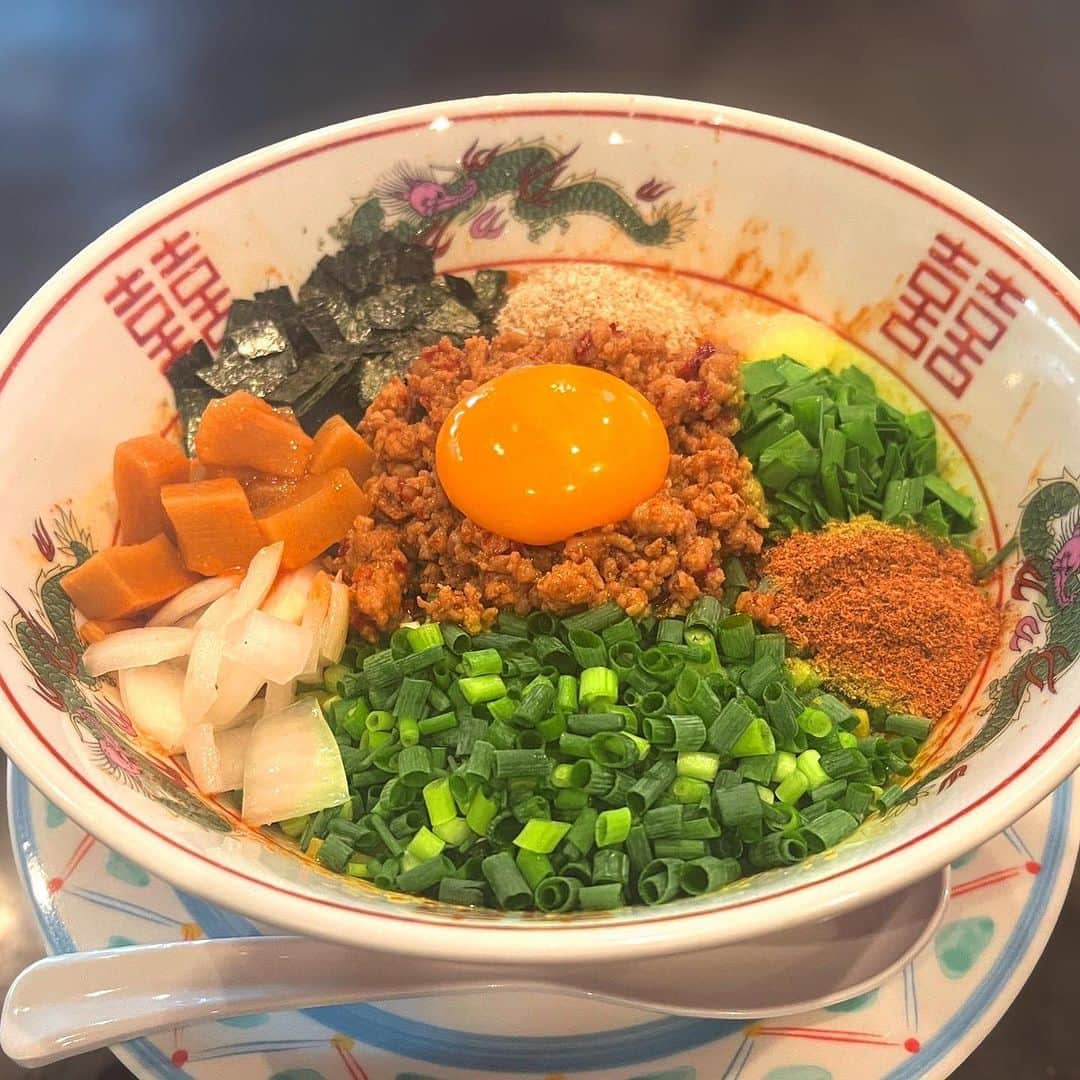 おごせ綾さんのインスタグラム写真 - (おごせ綾Instagram)「延長決定‼‼  新潟「第六」のラーメンを作ろうという壮大な企画、#鬼ラーメンプロジェクト が、大好評のため年末まで延長になりました‼😳✨✨  激辛唐辛子「鬼殺し」を使った辛〜いラーメンを、あの人気店10店舗が特別に開発❗  10種類全部食べてきましたよ〜どれも個性たっぷりでほんと美味しかった❗  まだまだ食べられるので、皆さんも年内にぜひぜひ☺️❤️  #鬼ラーメン #鬼殺し #ラーメン #新潟ラーメン女子 #最愛新潟ラーメンcp #おごせ綾 @furumachi_isshow  @ogkyamakido_ogikawa  @aishin_honten  @niigataywk  @kathidokiya  @ishiyakitsukemen.tsunagu  @sanbanmenomusume_1116  @menya_ajikura  @hoseimaru」11月10日 20時49分 - ogose0123