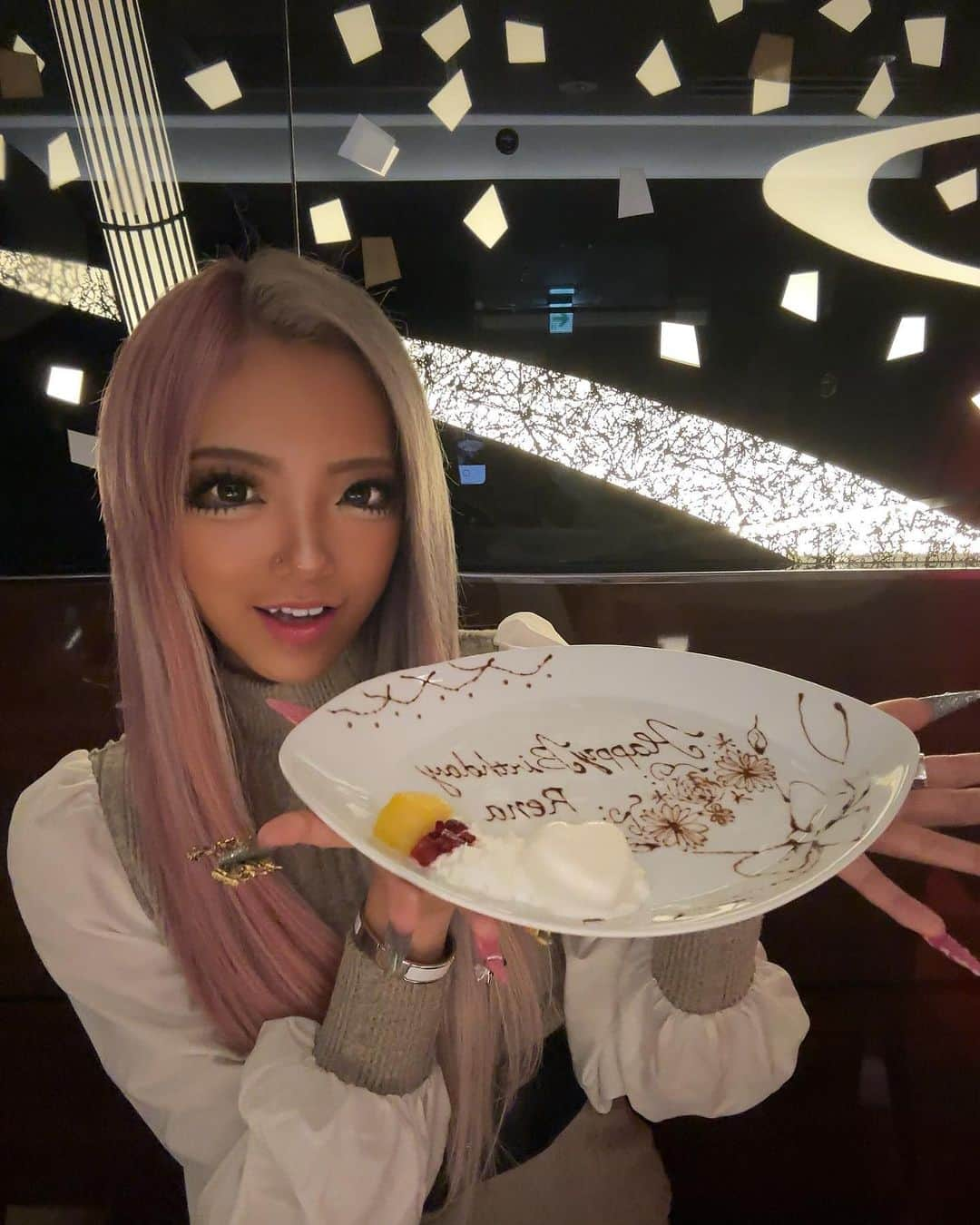 ちみれなのインスタグラム：「🎂🤍 自分のこと大切にしてくれる人だけを大切に☺︎21こそ幸せすぎてだりーーって言える女になるよーー✨  #歯並びよくてお箸ちゃんと持ててお酒飲まなくて夜中の赤信号まてる180センチの長男と繋がりたい」