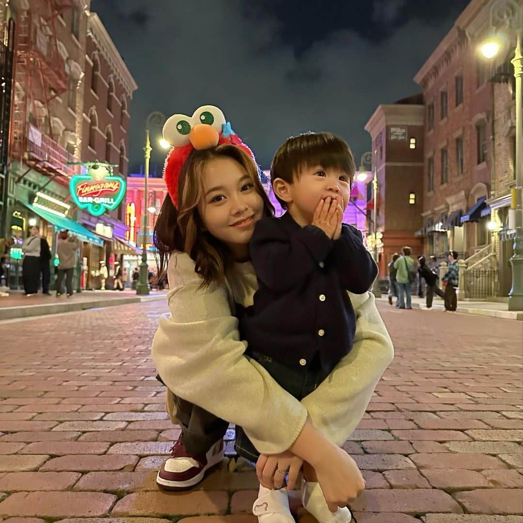 新田あゆなのインスタグラム：「・ だいぶ上手に歩けるようになったよ♡ よちよち歩きが、たまらん🤤  ・ ・ ・ #男の子ママ #1歳男の子」