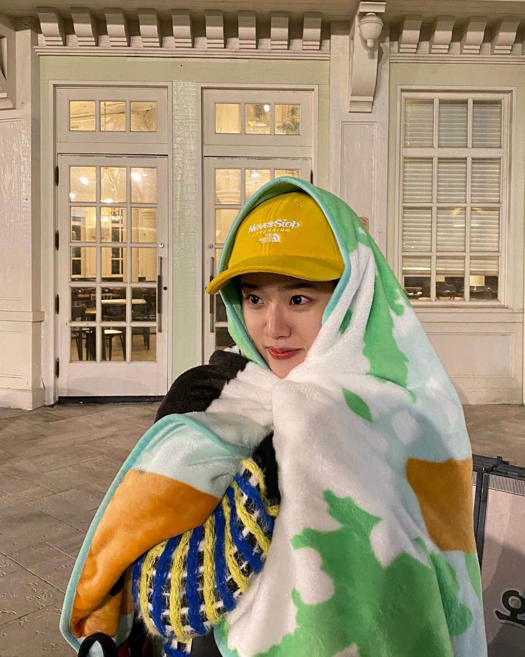 キム・ヒャンギのインスタグラム：「포근해... .  따숩게입으세요❤️‍🔥」