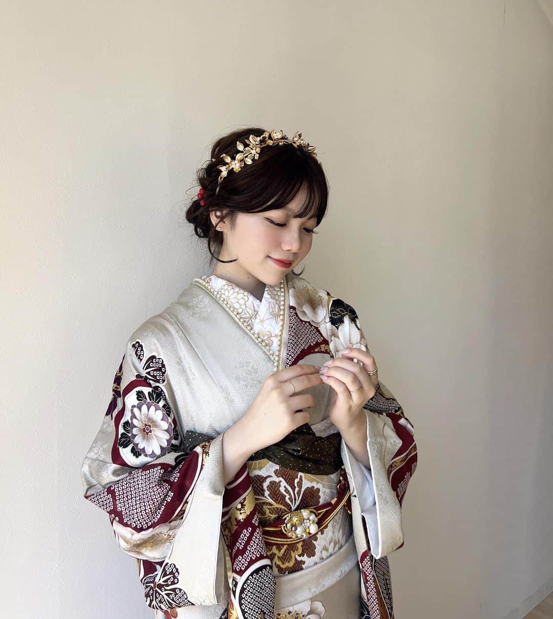 深結さんのインスタグラム写真 - (深結Instagram)「振袖撮影🎀  RiLiで今日から販売のヘアアクセを付けてるよ^_^ はあやっぱ何回見てもこのゴールドフラワー可愛すぎる  #rili_shopping」11月10日 21時03分 - __ange02