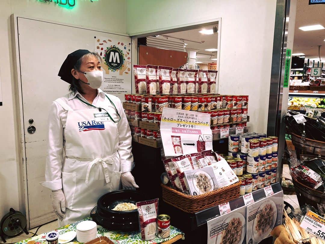 USAライス連合会さんのインスタグラム写真 - (USAライス連合会Instagram)「🎉好評開催中！お得に体験、テイスティングフェア🍚カルローズの簡単リゾット🛒  東京・南麻布のインターナショナルスーパーマーケット「ナショナル麻布」にて、『 #カルローズ 』を使用した簡単ごちそうリゾットを味わえるテイスティング（試食）フェアを開催中です。  外国人客も多いナショナル麻布、カルローズのリゾットが「Delicious！」と大好評！👍 心華やぐお買い物ついでに、ぜひお立ち寄りください。  ============ 💚開催概要💚 ============ 🔶日時：2023年11月 11日（土）11:00～18:00 12日（日）11:00～17:30 （調理中で提供していない時間もあります）  🔶場所：ナショナル麻布　店頭 @national_azabu 東京都港区南麻布4-5-2 http://www.national-azabu.com/stores_guide/  🔶テイスティングメニュー： カルローズとスープ缶でつくる簡単ごちそうリゾット  🔶参加費：無料（なくなり次第終了） ※「カルローズ」購入特典（各日先着30名限定）カルローズスペシャルエコバッグ  #ナショナル麻布 #nationalazabu #calroserice #californiarice #リゾットに合うお米 #カルローズ米 #カリフォルニア米 #アメリカ米」11月10日 20時57分 - usa_rice_jp