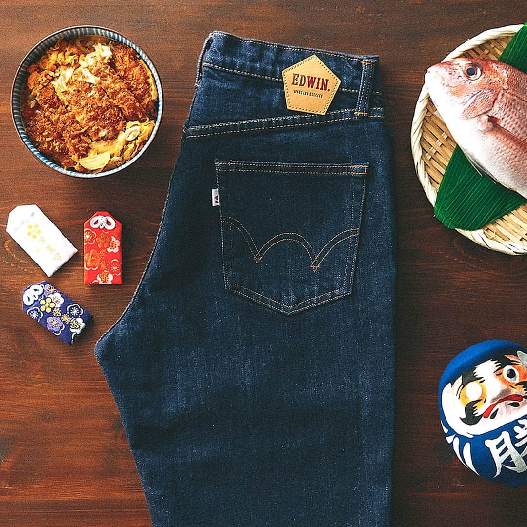 EDWINのインスタグラム：「. " 受験ジーンズ " . 「験(ゲン)担ぎ」という日本ならではの 文化・風習をエドウイン流に解釈した 受験生のためのジーンズ。 エドウインは受験生を応援しています。 ガンバレ受験生！」