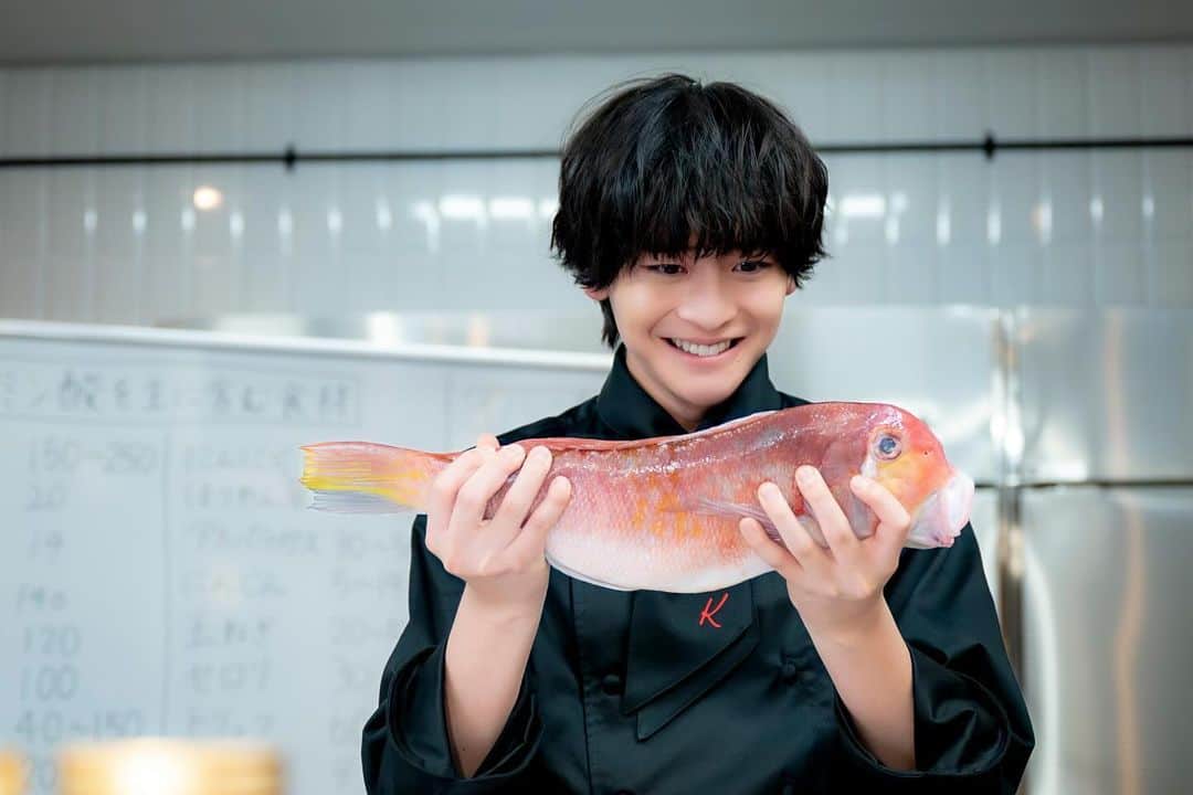 フェルマーの料理のインスタグラム：「◤フェルマーの料理 あと1⃣時間！◢  まもなく第4話の放送がスタート！ 場面写真で第3話を場面写真で振り返り🔄  第3話のお気に入りシーンは どこでしたか…？  【 #フェルマーの料理 】をつけて みなさんのお気に入りシーンを XでPOSTしてください📣✨️  𝗘𝗽𝗶𝘀𝗼𝗱𝗲.𝟬𝟰 今夜10時放送！🎬」