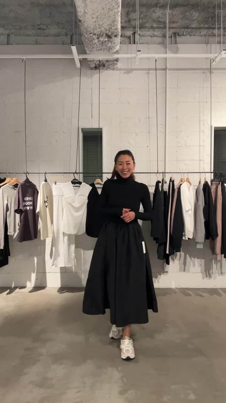 野沢和香のインスタグラム：「新作ホリデーコレクション紹介ライブ　 本日21時より発売開始いたします どうぞよろしくお願いいたします🤍🙏」