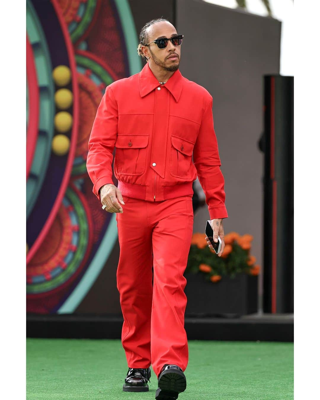 ポールスミスさんのインスタグラム写真 - (ポールスミスInstagram)「@lewishamilton wears Commission &PaulSmith as he arrives at the track during qualifying ahead of the F1 Grand Prix of Mexico.  Shop the collection at the link in our bio.  #PaulSmith @commission_official」11月10日 21時01分 - paulsmithdesign