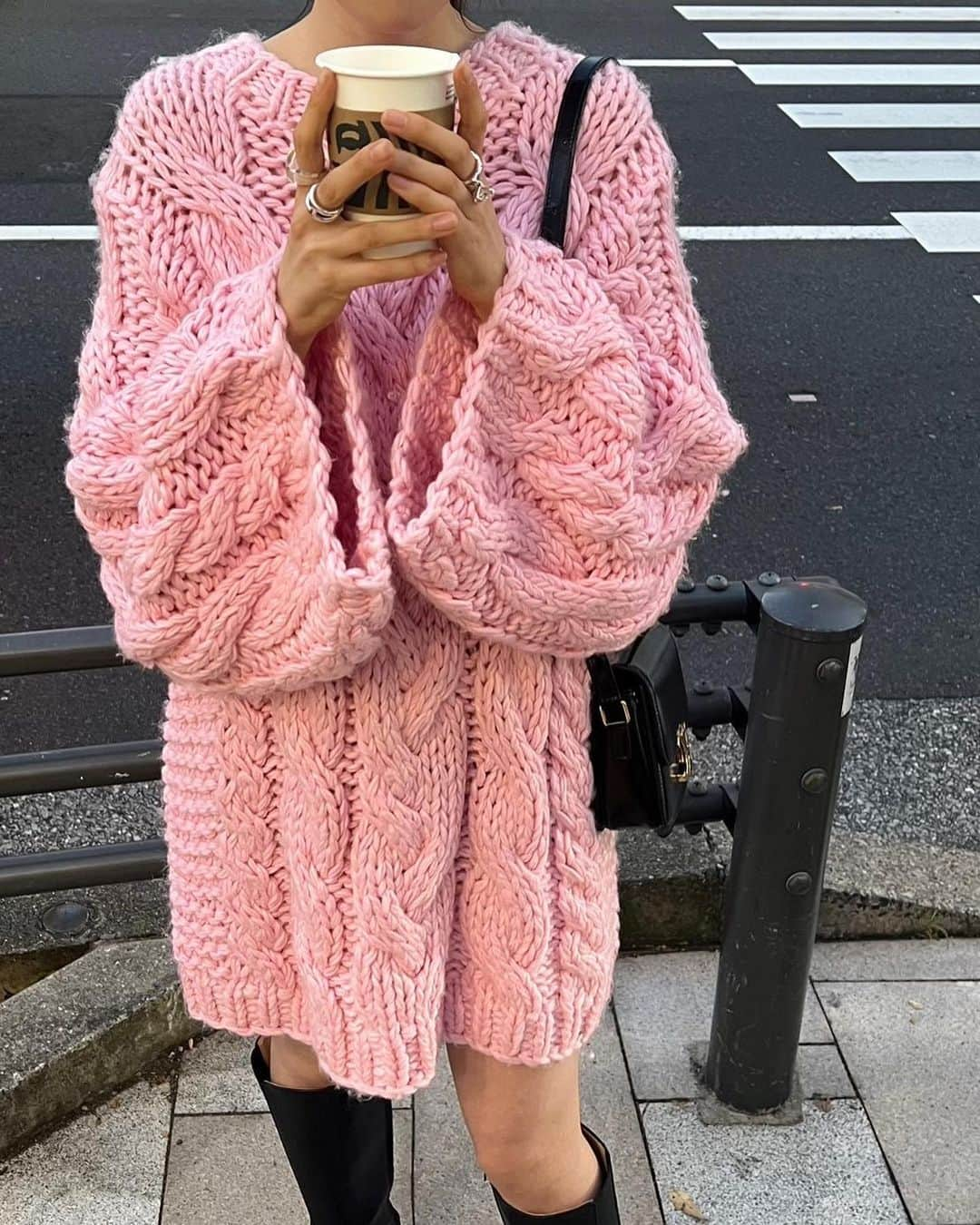 上西星来さんのインスタグラム写真 - (上西星来Instagram)「以前リールで載せたpink Knitの写真を見たい☺️!!! という声を沢山いただいたので☺️(ありがとうございます🙏🏻)  pinkKnit🩷 @the_toe_official」11月10日 21時04分 - seira_jonishi_tpd