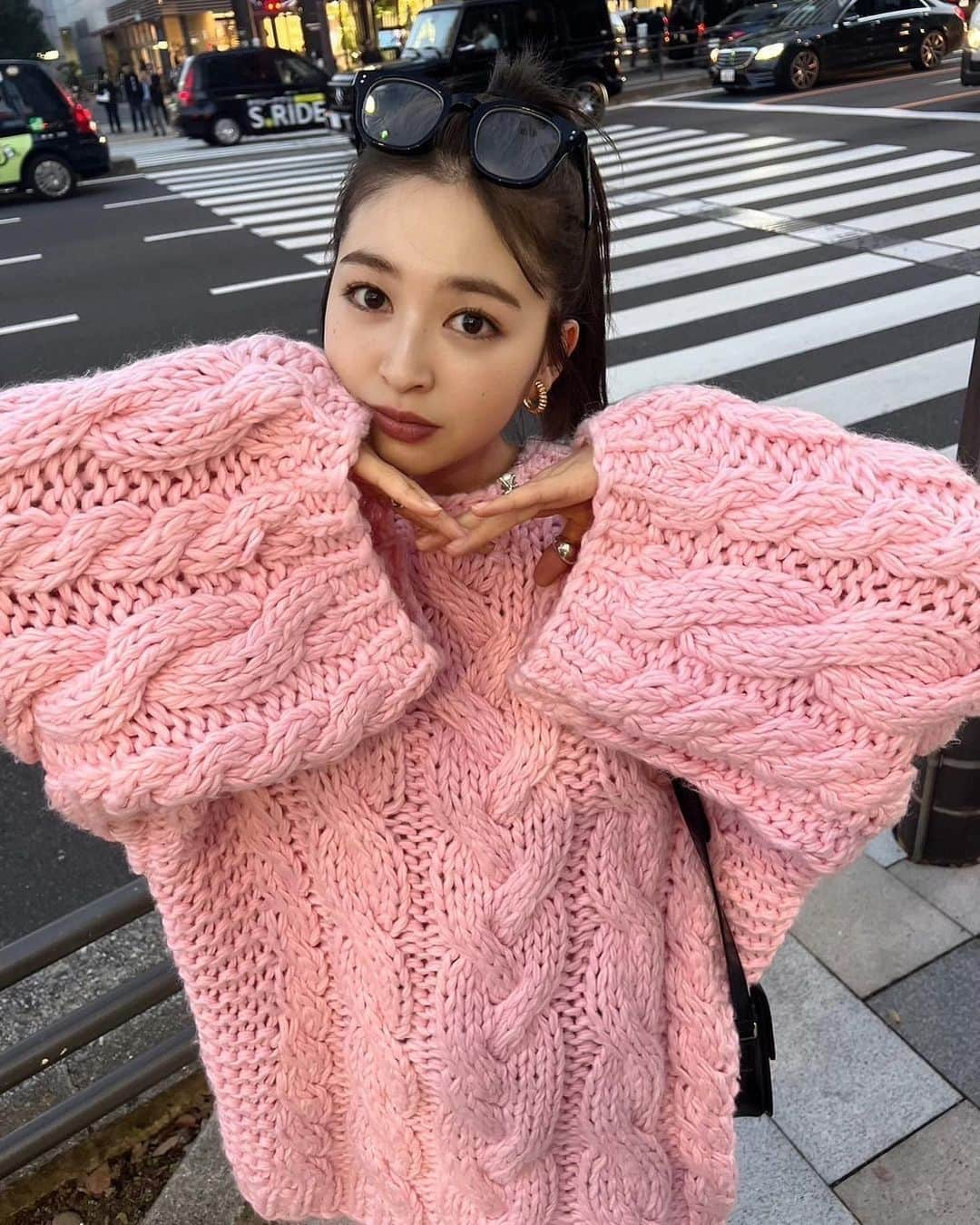 上西星来のインスタグラム：「以前リールで載せたpink Knitの写真を見たい☺️!!! という声を沢山いただいたので☺️(ありがとうございます🙏🏻)  pinkKnit🩷 @the_toe_official」