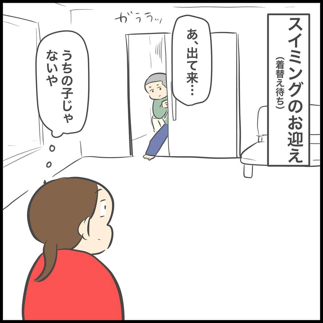 ぽんぽんのインスタグラム：「とりあえず服は着てくれ。笑  タロは電車好きなのですが、好きの具合がマニアックでしてね… 何駅が好き？発車メロディで好きなのは？好きな路線は？快速と快特とどっちが速いと思う？〇〇線の最高速度は？〇〇線が停車する駅は何駅でしょうか？通過駅は何駅でしょうか？って電車が好きすぎる故に毎日家で電車クイズの嵐。 乗り換えもタロに聞けばNAVITIMEを使わずともわかってしまうのです。  学校にも電車や新幹線が好きな子はちらほらいるそうですが、マニアックすぎる話はできないみたいだし、私が頑張って答えようにも電車の知識は何もないしで（よく乗り間違えるしね） 仲間がいたら楽しいだろうな〜なんて思っていたところにスイミング教室にマニアックそうな子がいたから興奮しちゃって。笑  ドアの開閉音を忠実に再現する子ってなかなか見ないので、見かけると「仲間！」って思ってしまいます。笑　車掌さんの声マネもうまかったな。  その子と話せてタロがすごく嬉しそうにしてるのはよく理解できるんだけど タロの良き理解者を見つけて興奮する弟と母親ね。笑  まだまだ子供だから世界が狭いけど、日本には電車好きがい〜っぱいいるからね！ これからたくさんの仲間を見つけてくれたらいいなと思っています。  #電車好き　#電車好き仲間　#モノマネ対決　  おまけ1枚入らなかったのでストーリーに上げておきます🙌  #タロ　#10歳　#4年生 #ジロ　#8歳　#2年生  #2歳差 #兄弟  #ぽんぽん #育児漫画 #ライブドアインスタブロガー」