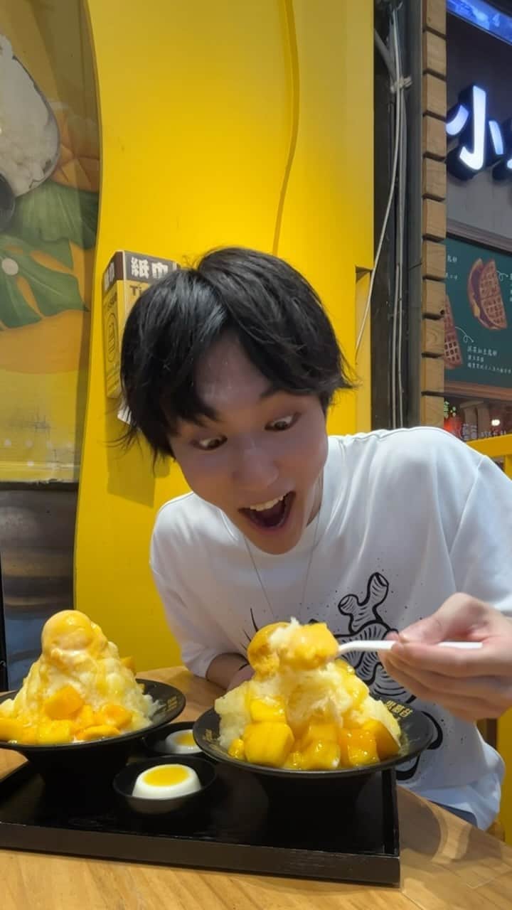 ISSEIのインスタグラム：「🎁Get a Taiwan Exclusive Photo in DM! 🎁 Just comment “Taiwan gift”.  I’ll send you a special photo from Taiwan in DM! I’m waiting for comment!  　 Enjoying mango in Taiwan 🥭🩷🇹🇼🤝🇯🇵 　 #issei #mango #taiwan」