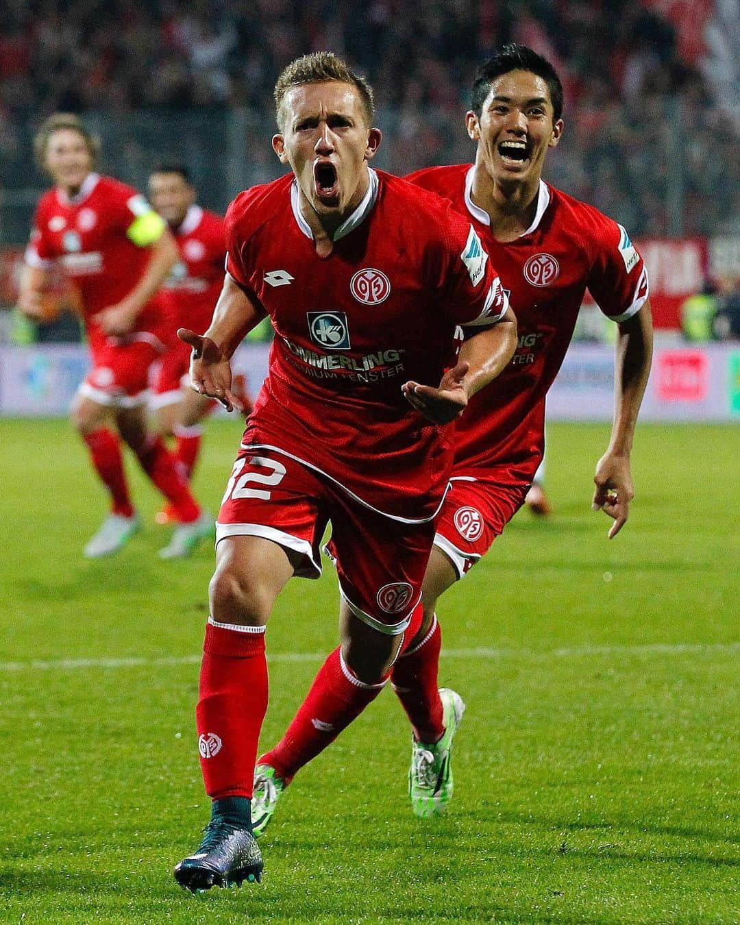 1.FSVマインツ05のインスタグラム：「3:2-Auswärtssieg am 8. Spieltag der Saison 15/16. 🔴⚪️  #mainz05 #svdm05」