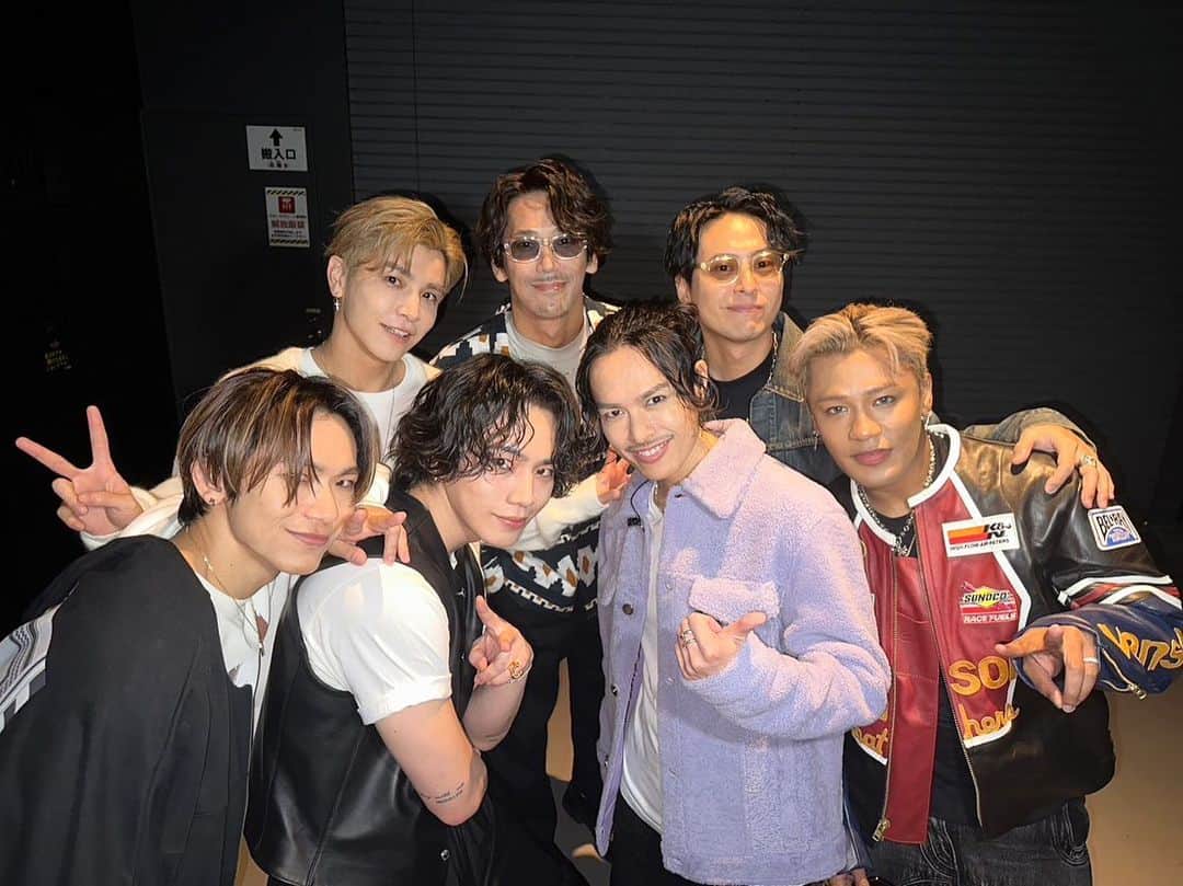 NAOTOのインスタグラム：「これからもMATEに支えられながら変わらず7人で楽しくやってきます7️⃣🖤  #13周年」