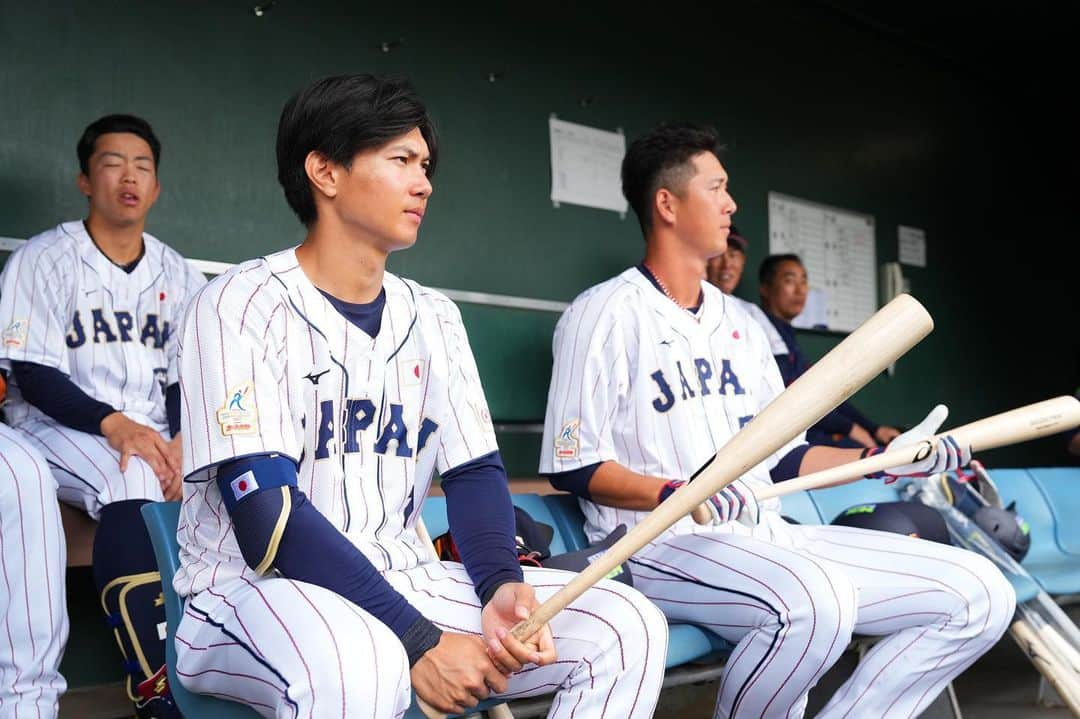 侍ジャパンのインスタグラム：「「カーネクスト アジアプロ野球チャンピオンシップ2023」に向けた侍ジャパン宮崎秋季キャンプ2023の4日目は初の実戦となる巨人戦が行われ、0対1で敗戦。試合に敗れるも多くの収穫を得た練習試合となりました。  https://www.japan-baseball.jp/jp/news/press/20231110_1.html  #侍ジャパン #侍ジャパン宮崎秋季キャンプ2023 #アジチャン #井端弘和 #藤原恭大 #秋広優人 #赤星優志 #隅田知一郎 #佐藤輝明 #早川隆久 #横山陸人 #岡林勇希」