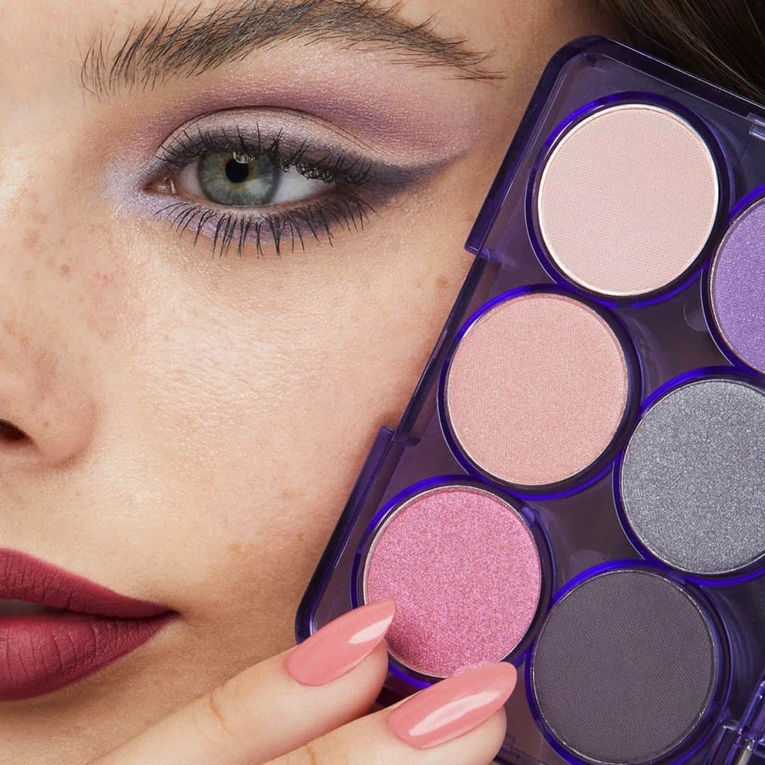 KIKO MILANOさんのインスタグラム写真 - (KIKO MILANOInstagram)「Let your eyes do the talking with our #KIKOCrazy90s Colour Explosion Eyeshadow Palette! 💜💿 Who else is obsessed with these cool lilac hues? 😍 ⁣ ⁣ #KIKOMilano #eyeshadowpalette #eyeshadowlook #purpleeyeshadow #eyelook ⁣ ⁣ Velvet Sheer Foundation 01 - Incredible Duo Stick Concealer 01 - Colour Explosion Eyeshadow Palette 02 -  Comb & Define Eyebrow Mascara 04 - 36h Lasting Volume & Length Effect Mascara - Matte Liquid Lip Colour 03 - Smart Nail Lacquer 65⁣ ⁣」11月10日 21時20分 - kikomilano
