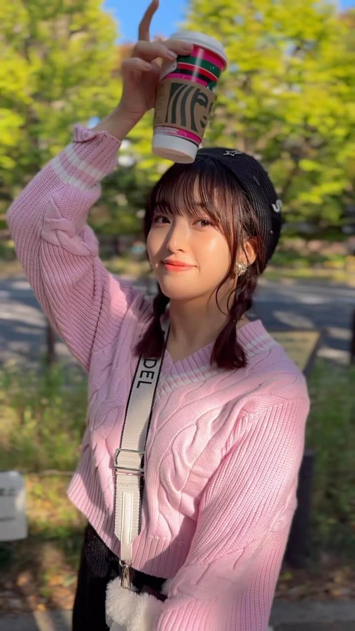 のインスタグラム：「お散歩🚶‍♀️ まだ紅葉してないのにもうイルミネーション始まったけどどない！？」