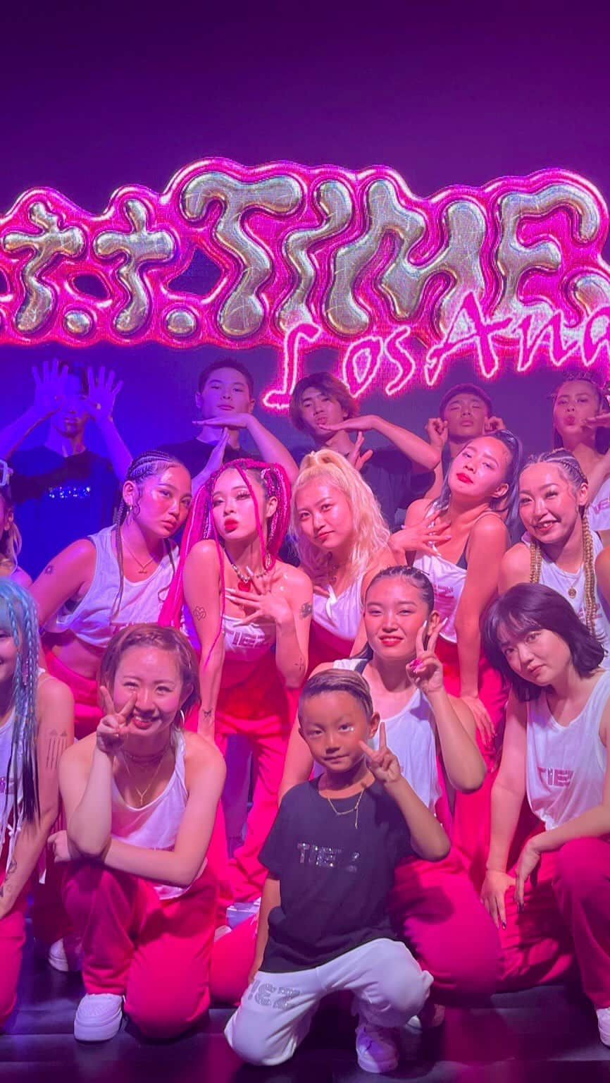 Nazukiのインスタグラム：「🔥Crystal kay Gimme some Dance show🔥 🇺🇸in LA🇺🇸  LAダンスツアーで、イベントにて @t.t.t.timetokyo  @nazuki_juku   クリスタルケイの楽曲 @crystalkayofficial  #gimmesome  LIVE振り付けを全員で作品として踊りました‼️  みんなが初めましてで、現地リハ2回でしたが、 パワーがチームワークがほんとすごかった👍  レンも @ren_ryu_littlboy  ６歳なりたてで、今回頑張って1曲みんなと一緒に出演しました🤭👍  立ち位置も振りもバイブスも完璧だった😭👍🔥  動画はラスト最後の部分から🎥 みんな楽しそうでほんとに最高でした💖  ありがとう😌😉  #nazuki #dance #dancer #nazuki塾  #losangeles #dancetour #coreography  #ダンサー　#振り付け #ダンス動画 #laダンスツアー」