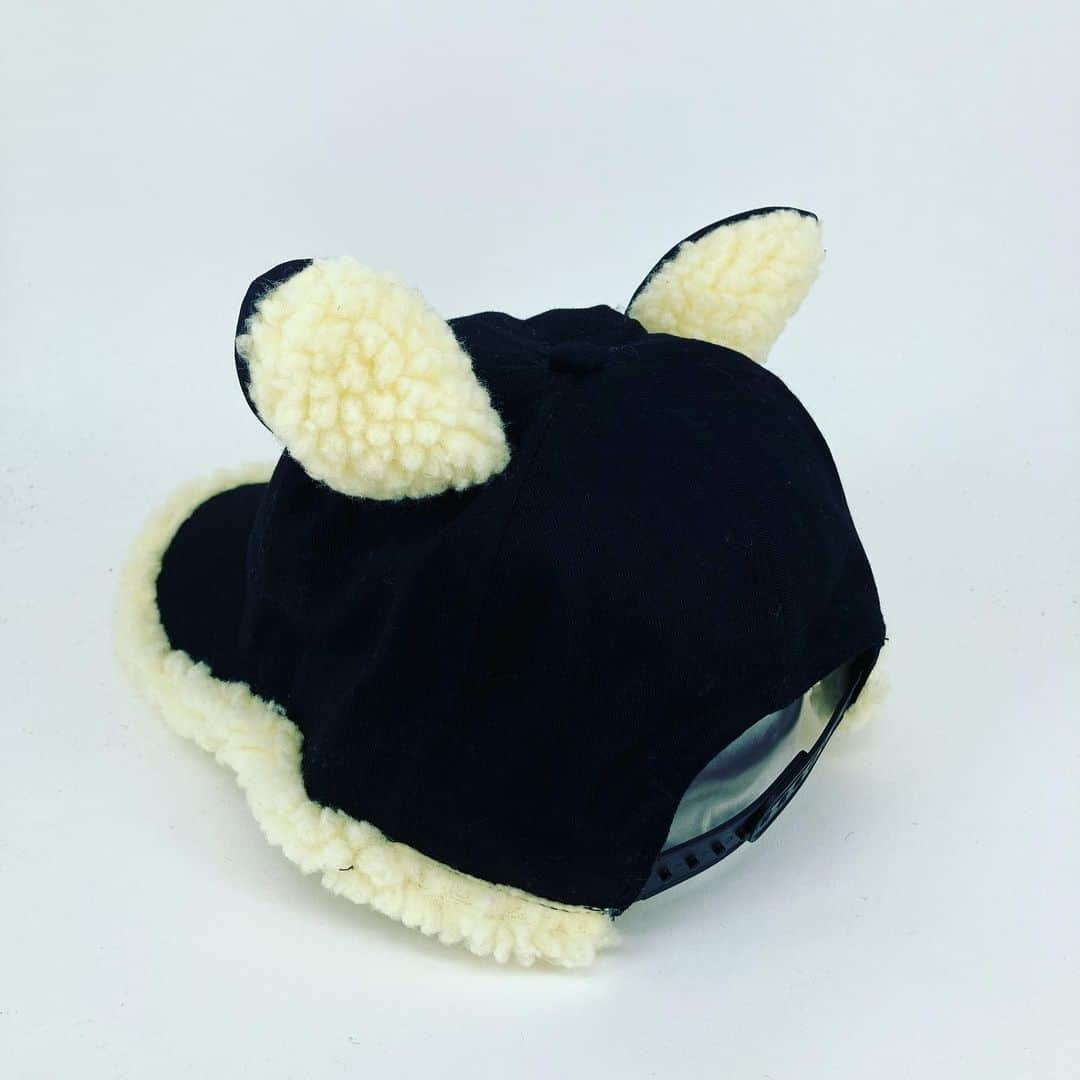 バーンストックスピアーズのインスタグラム：「PURRFECT!  Special offer to all our lovely instagram friends. 20% discount on all our cosy fleece Kitty Cap items. The offer includes these beautiful hats and ALL styles in the KITTY CAP CATEGORY.  Type the code KITTY CAP at the checkout.  😻」