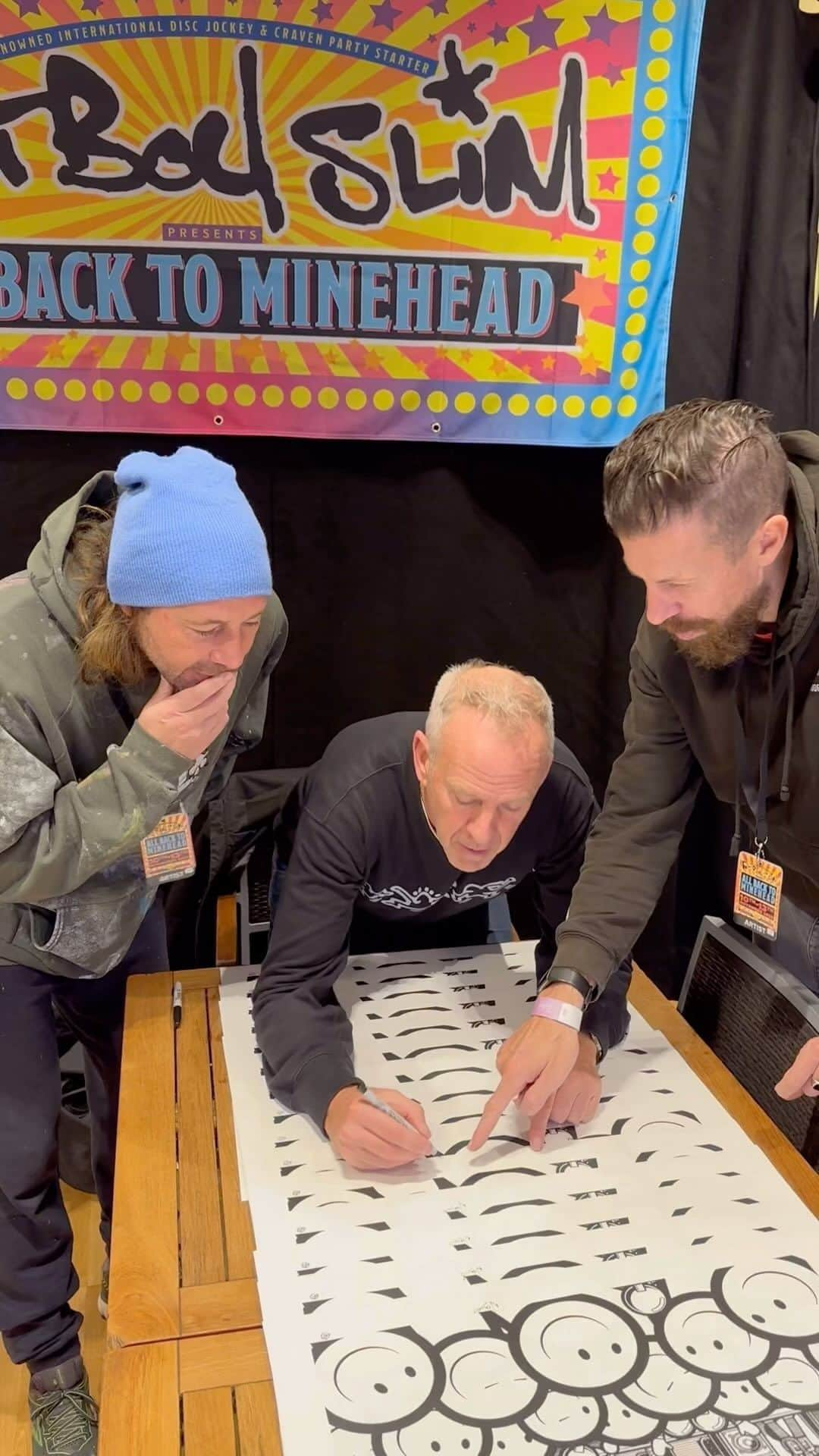 FatboySlimのインスタグラム：「Bob here. We’re at Fatboy Slim’s ‘All Back to a Minehead’ festival in the UK. We will be live action painting in the Skyline tent Friday and Saturday. Signed Fatboy slim/TLP giclée prints are available from the official merch shop in the ‘Arcade’. Signing session/meet and greet 12pm Sunday. There are also Fatboy Slim and TLP t-shirts for sale.」