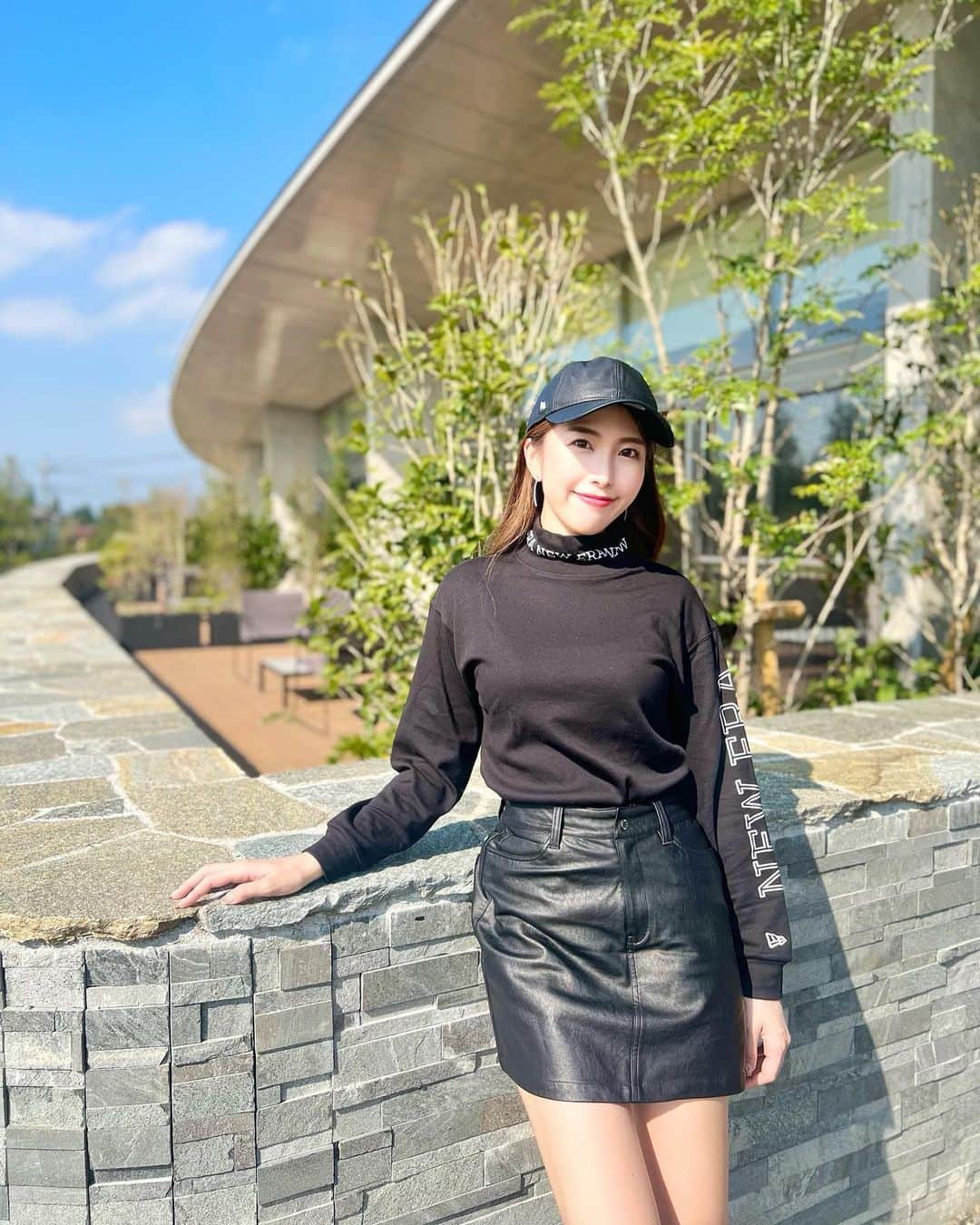 武田奈津美のインスタグラム：「🖤 この日は @neweragolf の秋コーデ🖤 キャップとスカート、レザー生地なの☺️ カッコ可愛い、良き🖤 明日もゴルフ楽しみだなぁ〜☺️☺️☺️🤍  #ニューエラ #newera #neweragolf #ゴルフ #golf #golfwear #ゴルフ女子 #ゴルフコーデ  #秋 #秋コーデ #pr」