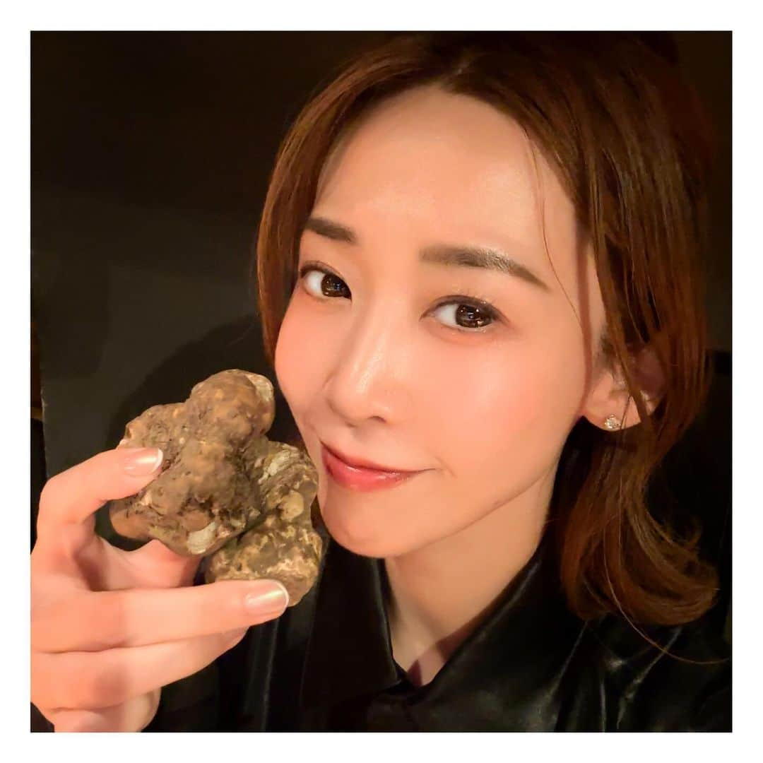 龍真咲のインスタグラム：「大人時間🤤  #お土産 #アルバ産白トリュフ」