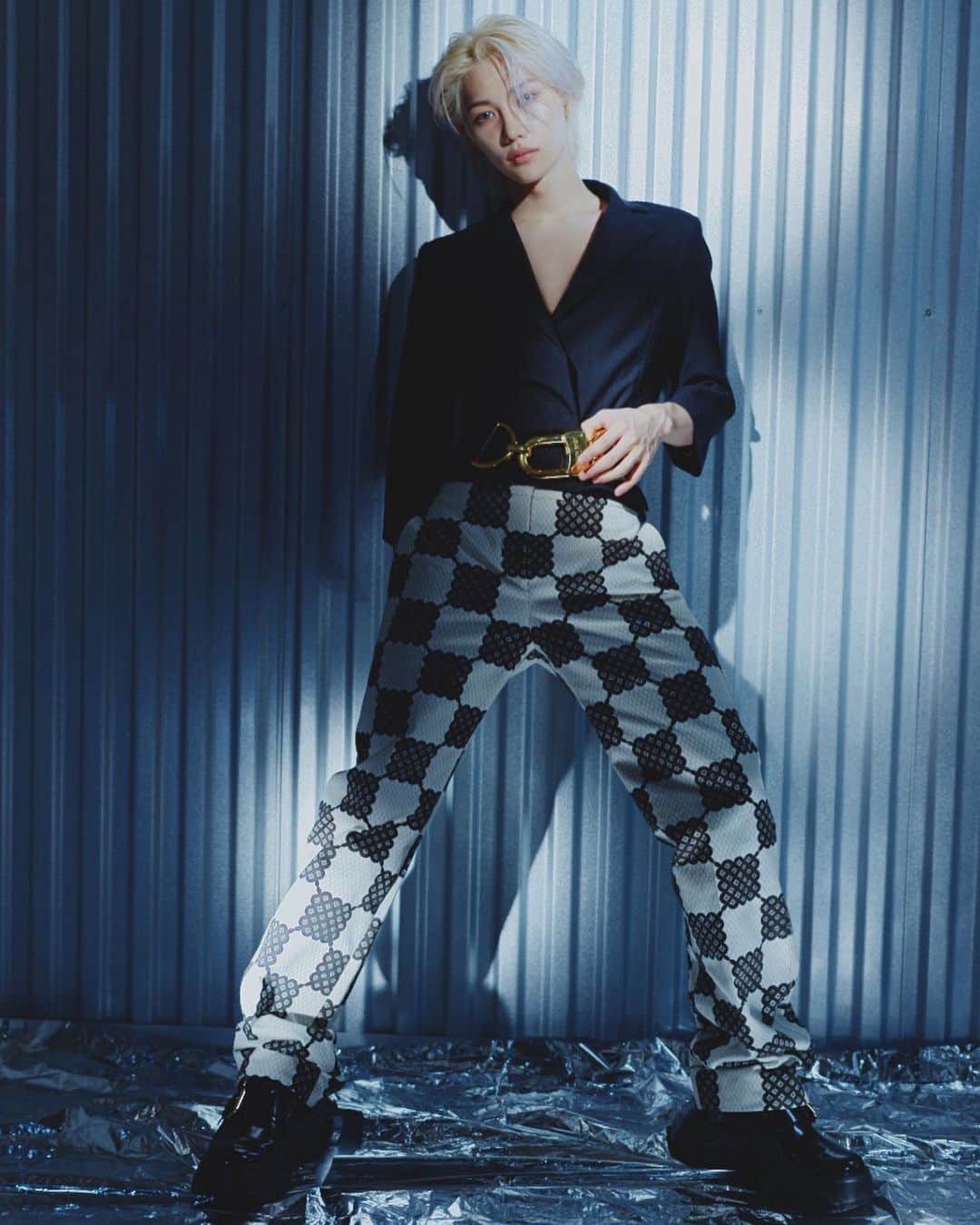 フィリックスさんのインスタグラム写真 - (フィリックスInstagram)「@nicolasghesquiere @louisvuitton @wkorea  B컷 감사합니다 🤟🧡 #stay #felix」11月10日 21時28分 - yong.lixx